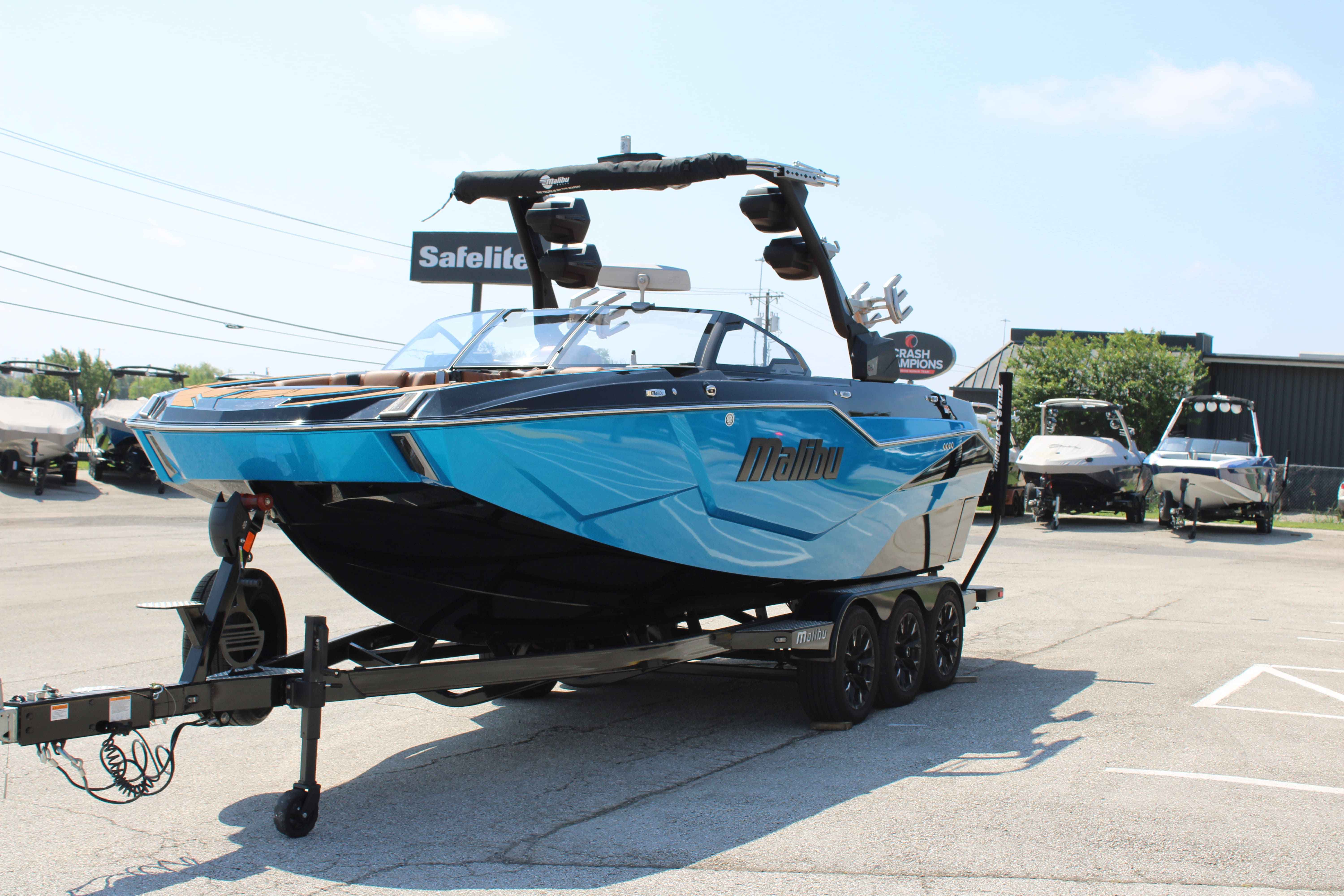 2025 Malibu Boats M242-4