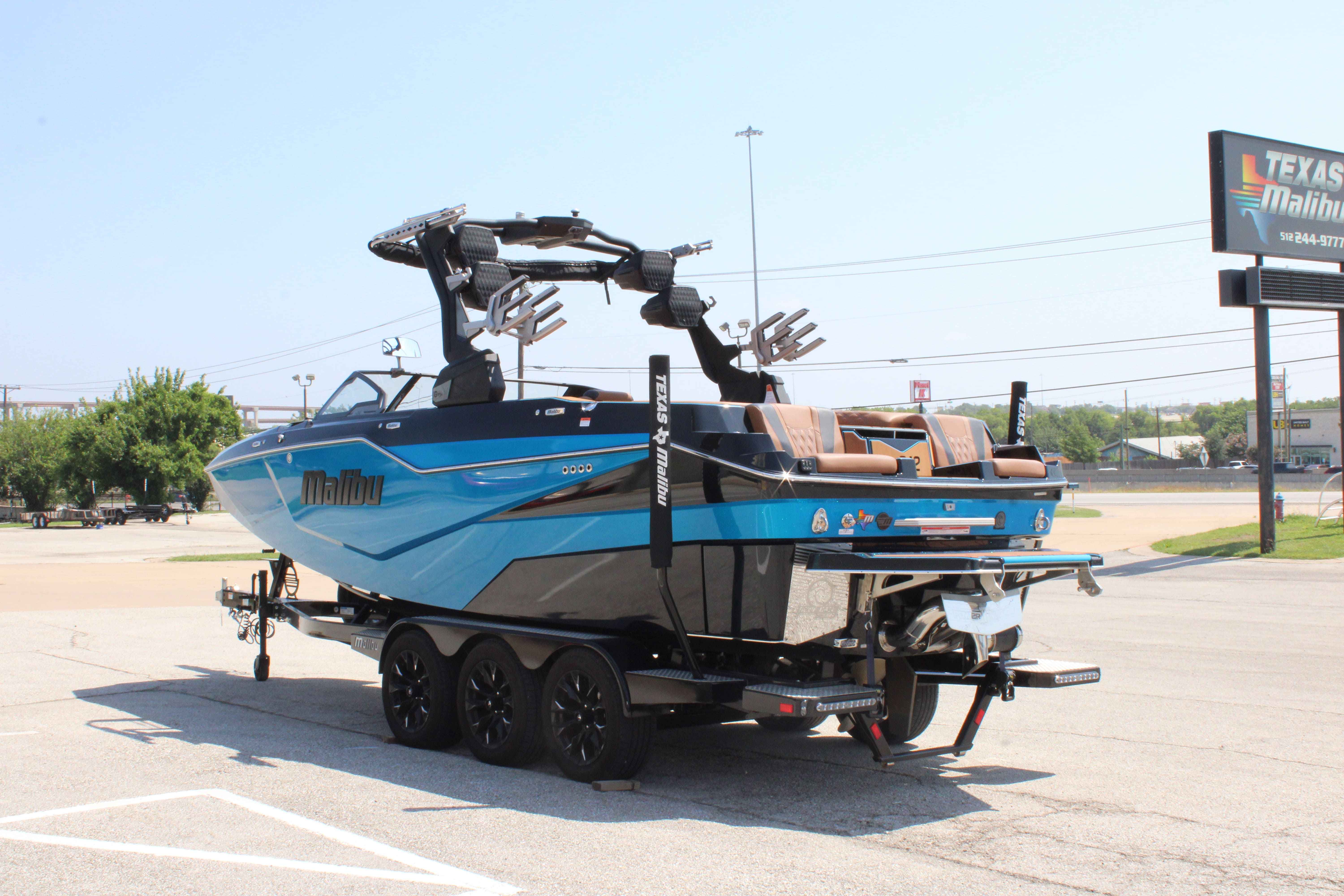 2025 Malibu Boats M242-6