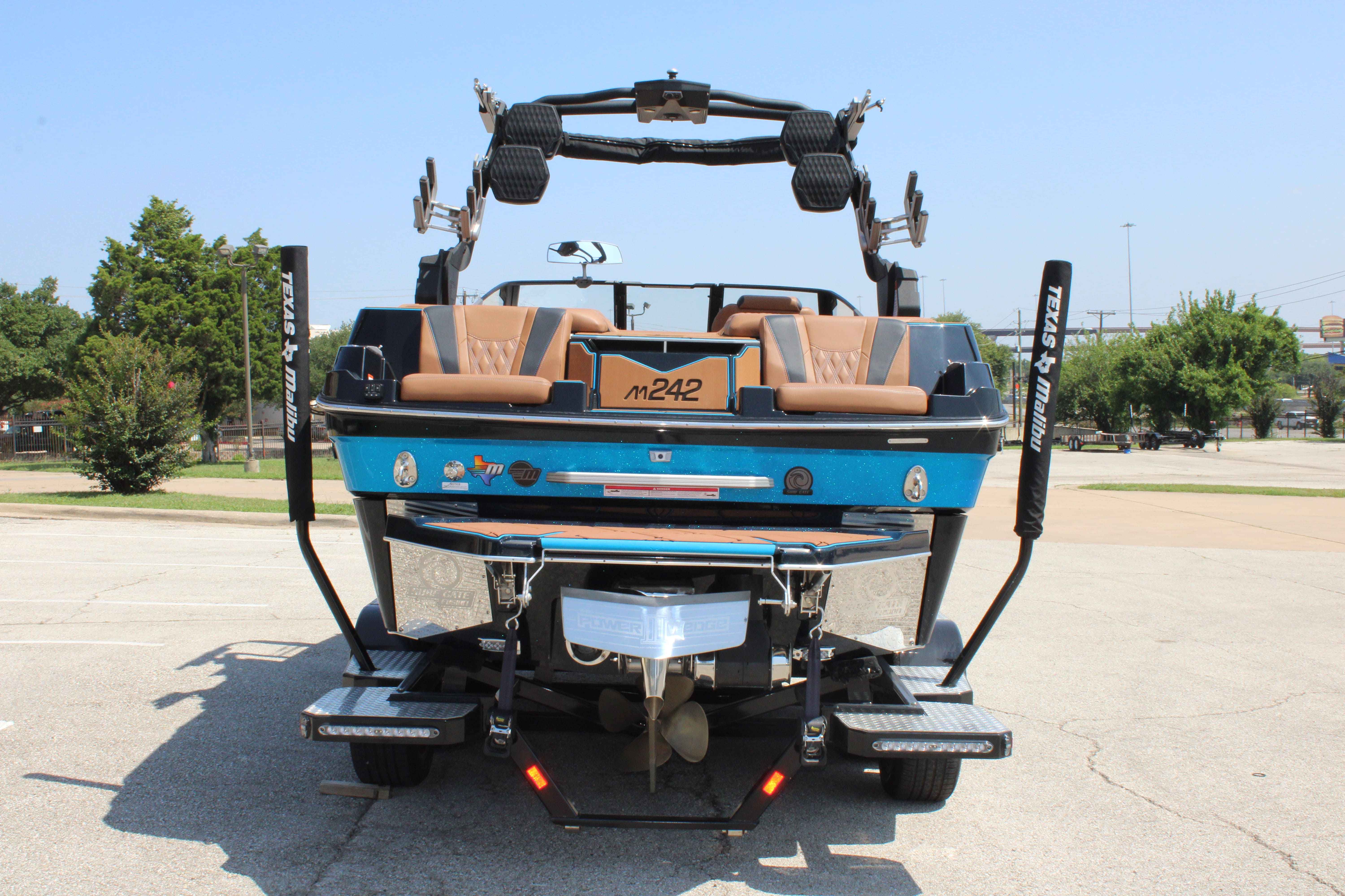 2025 Malibu Boats M242-8