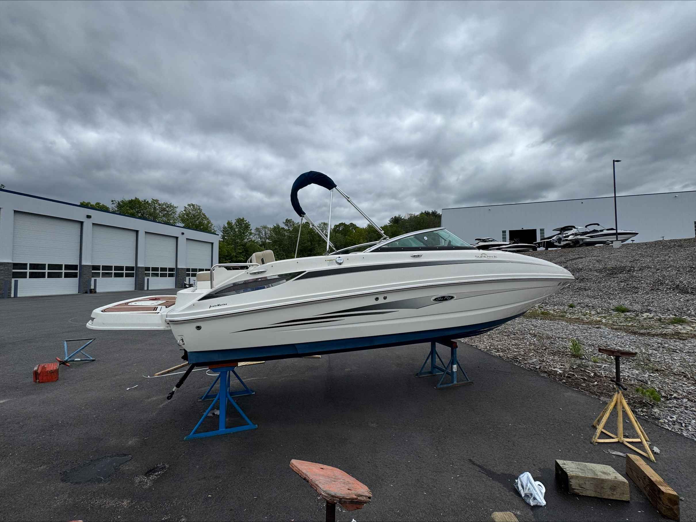 2013 SEA RAY 240 SUNDECK0