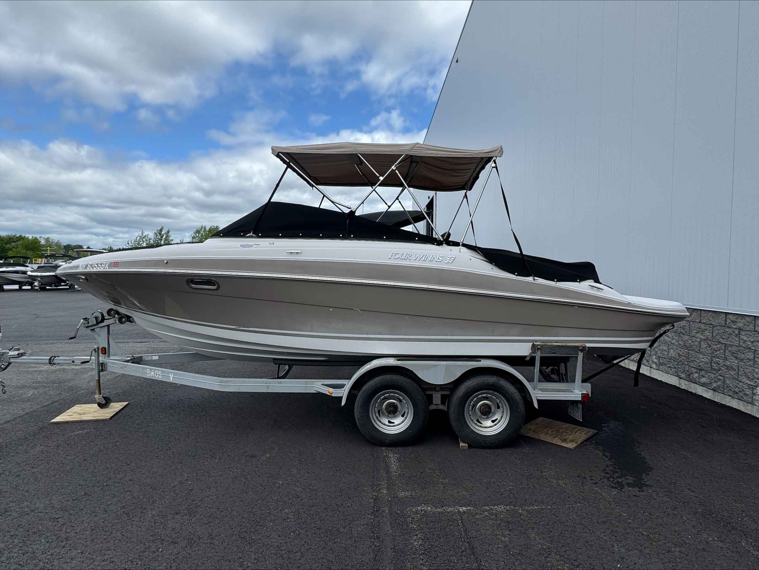 2004 FOUR WINNS 230 HORIZON0