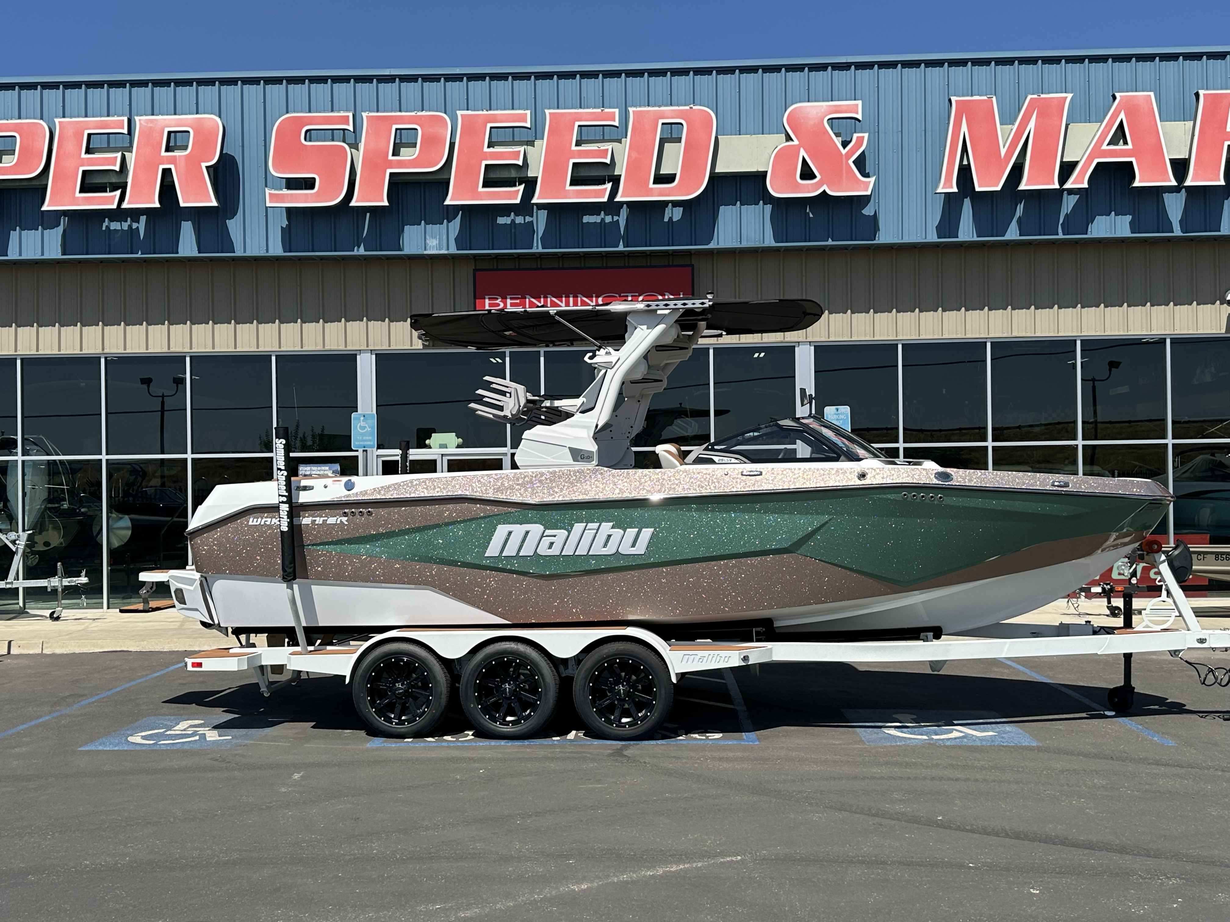 2025 Malibu 25 LSV