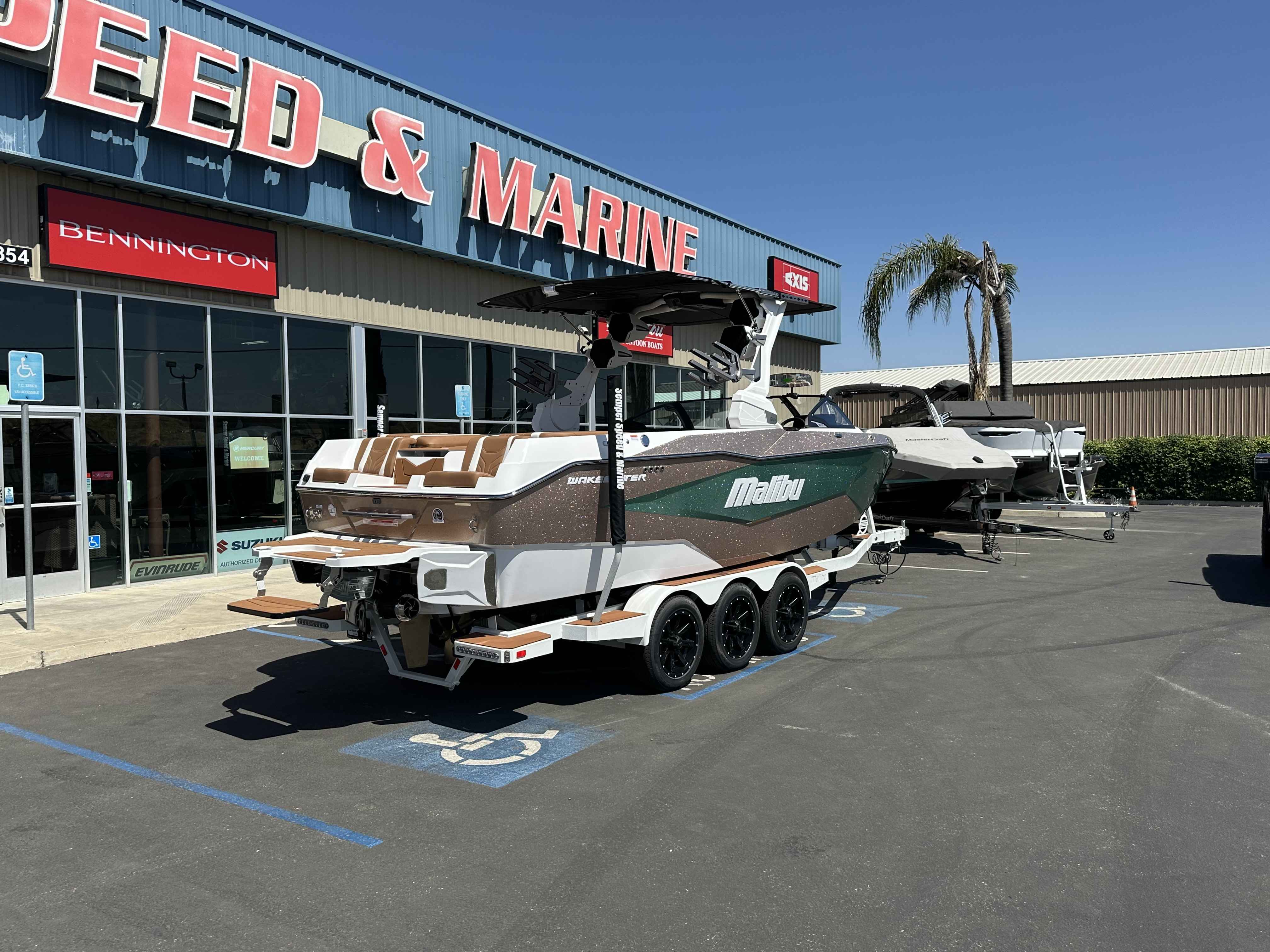2025 Malibu 25 LSV-4