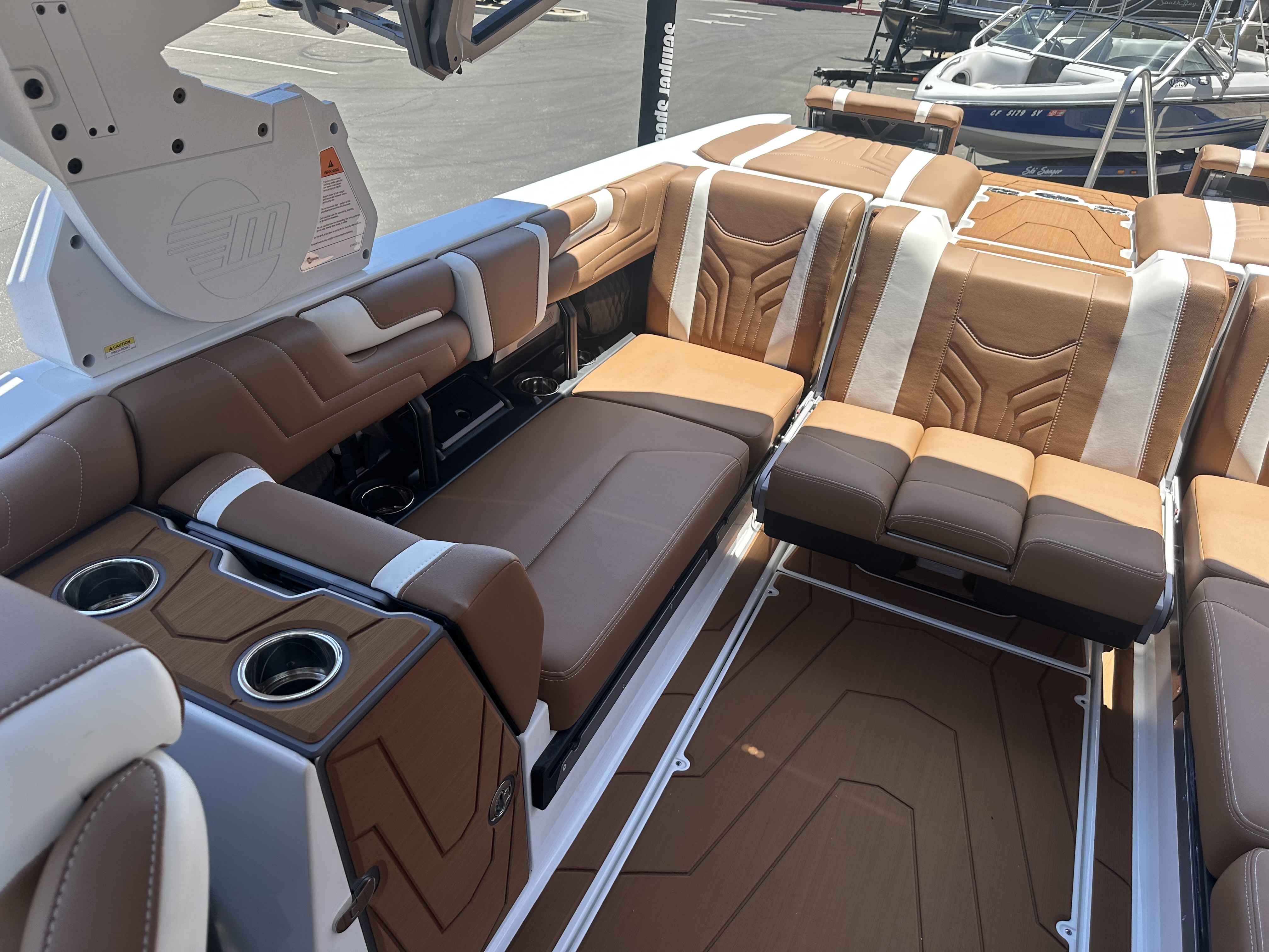 2025 Malibu 25 LSV-11