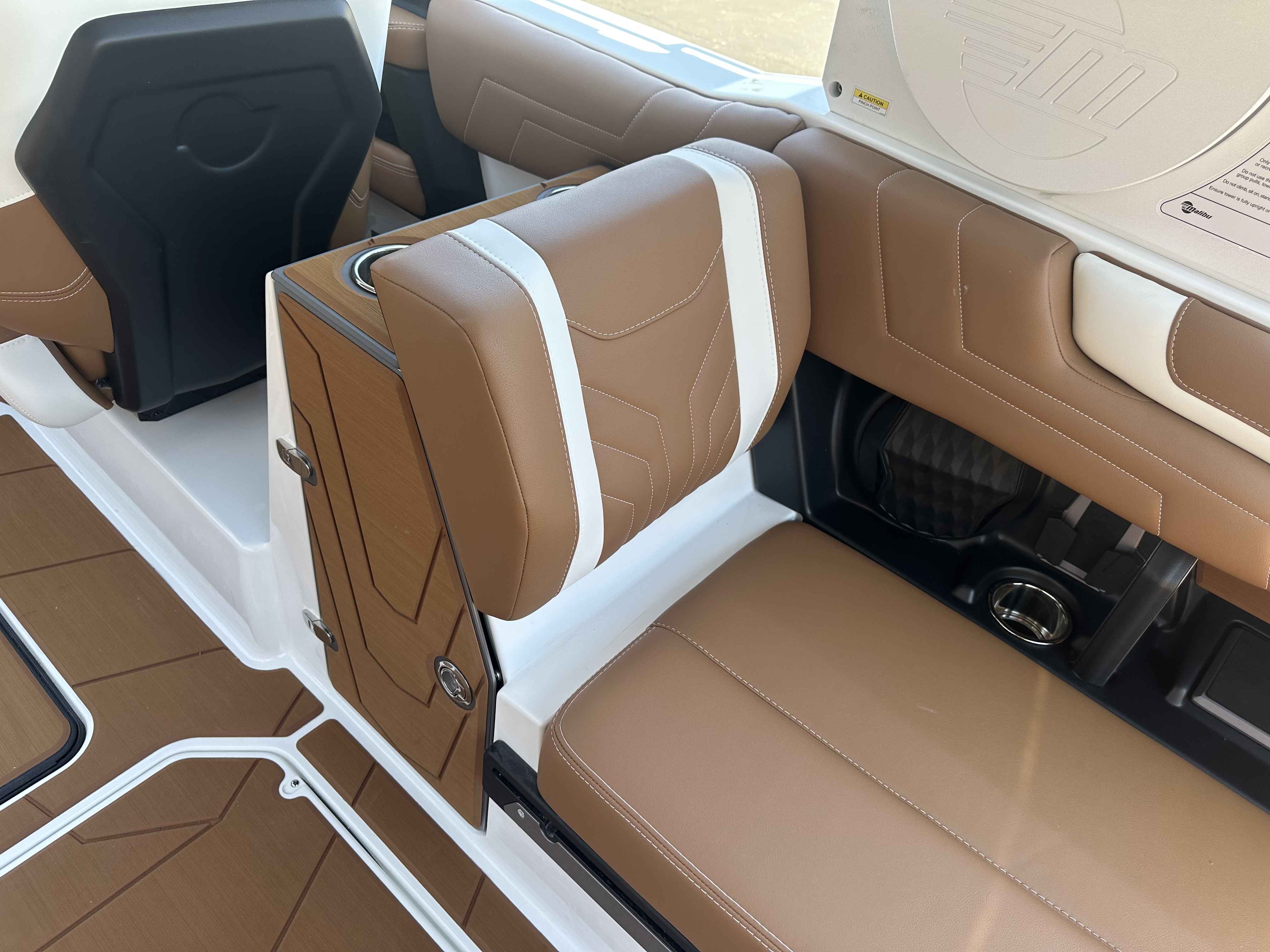 2025 Malibu 25 LSV-12