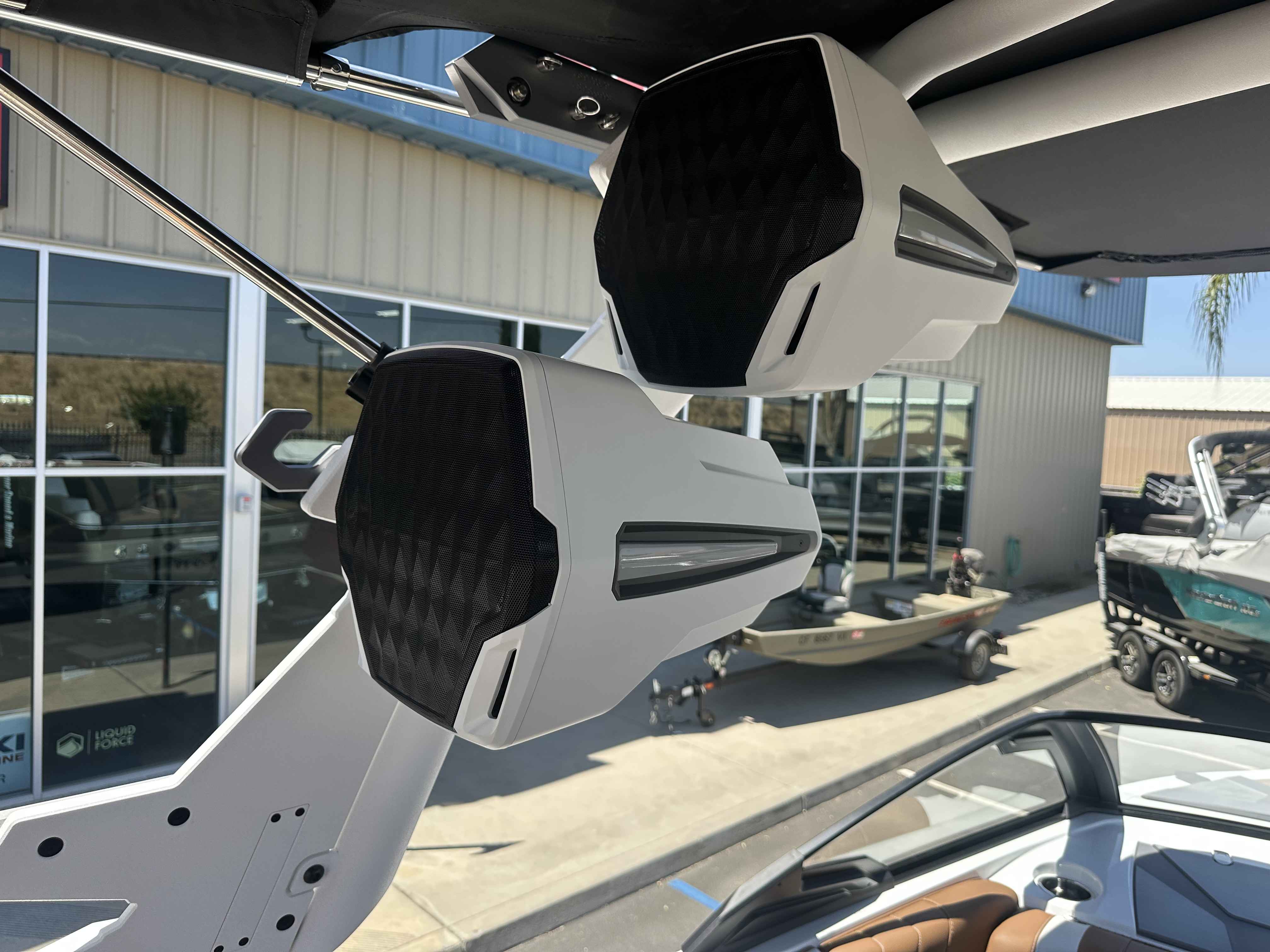 2025 Malibu 25 LSV-14