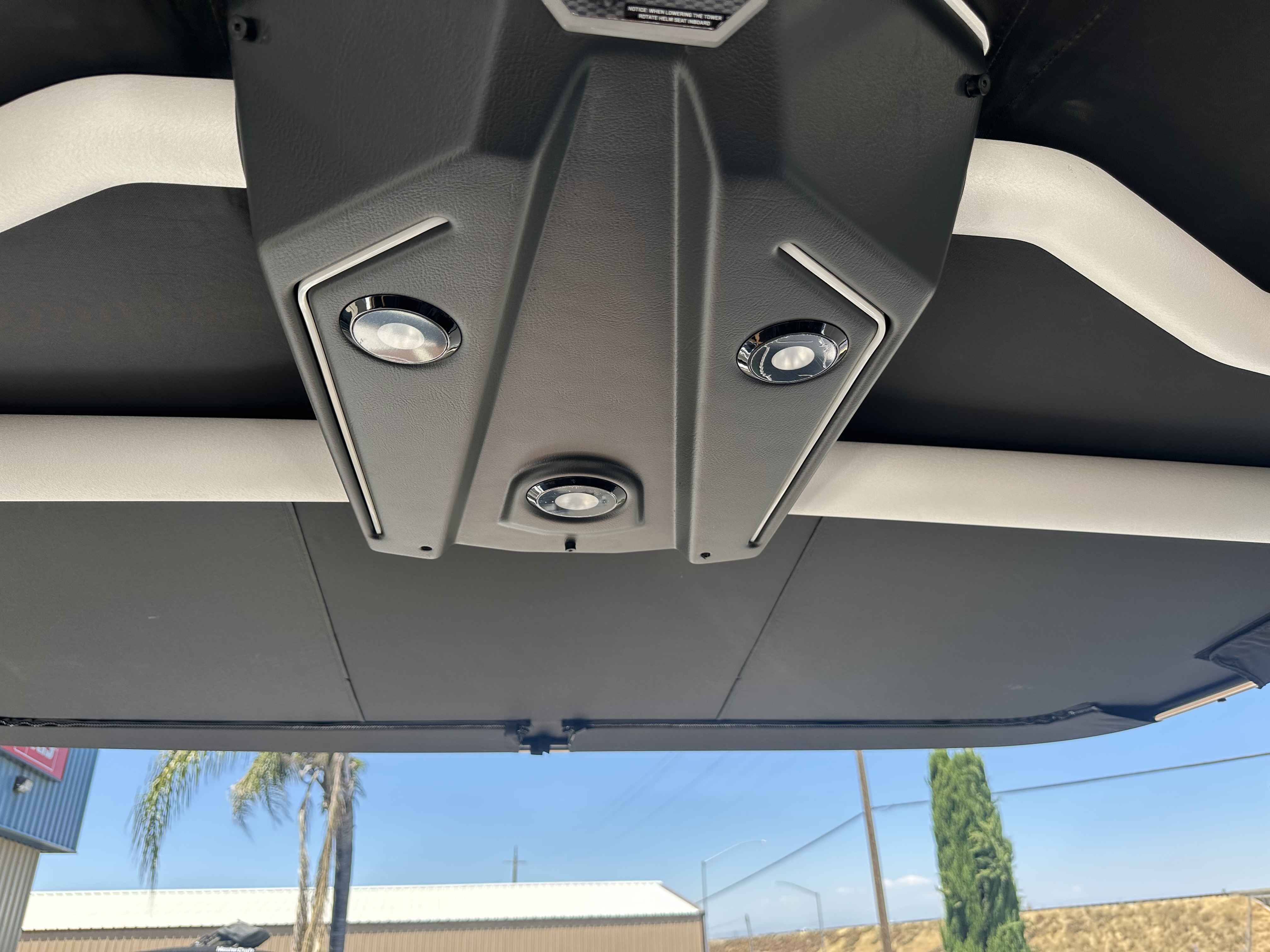 2025 Malibu 25 LSV-15