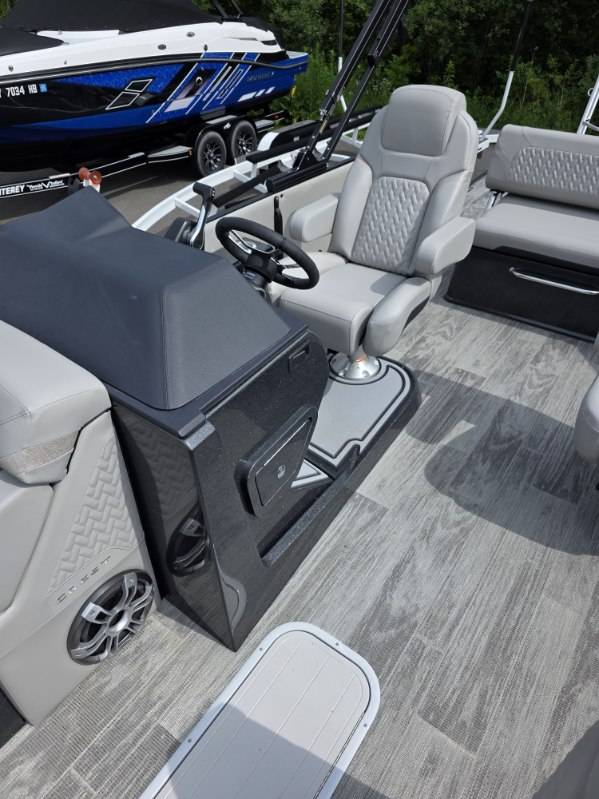 2025 Crest Caribbean 230 SLS-6
