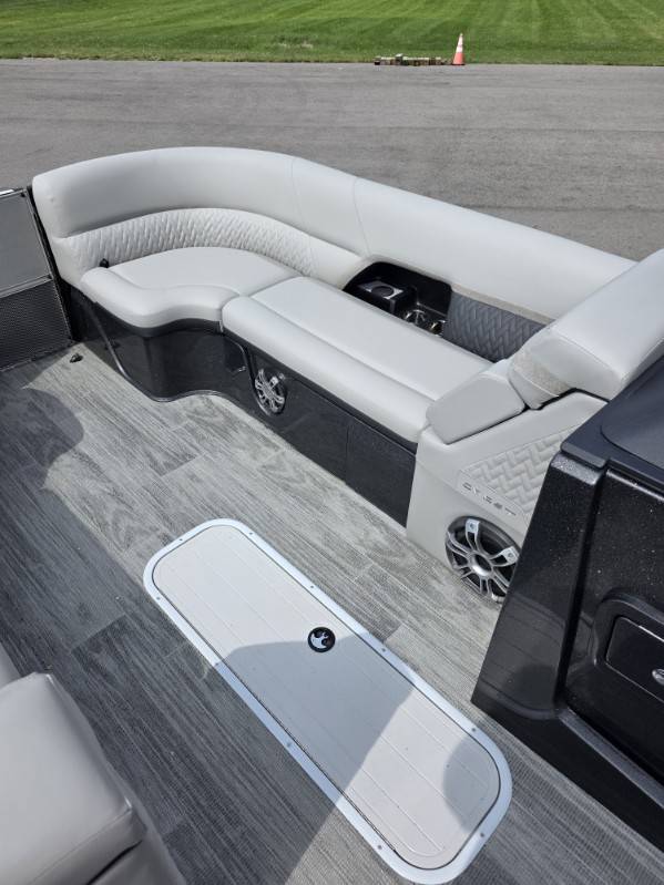 2025 Crest Caribbean 230 SLS-7