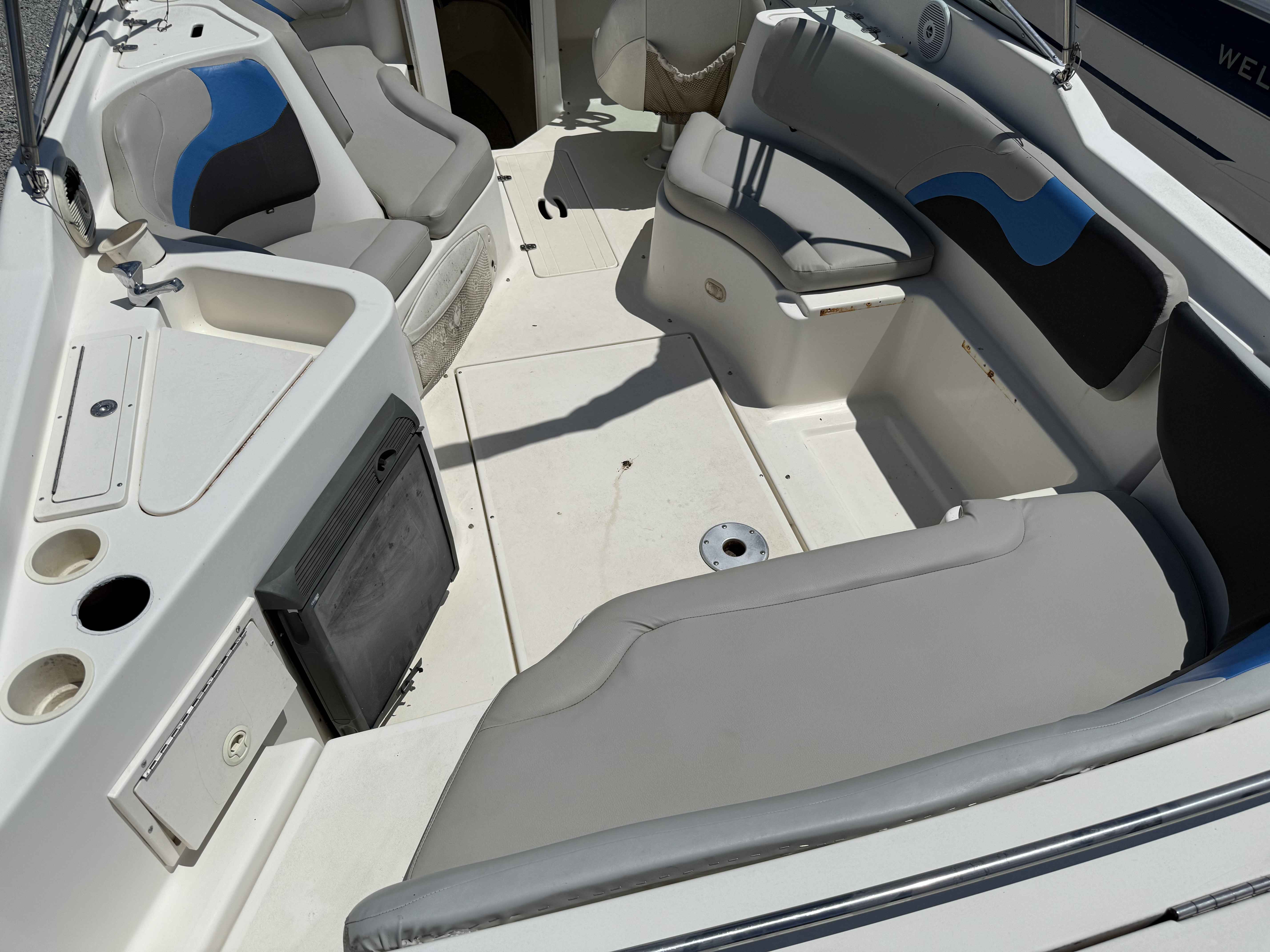 1998 Rinker 272 (Cuddy)-7