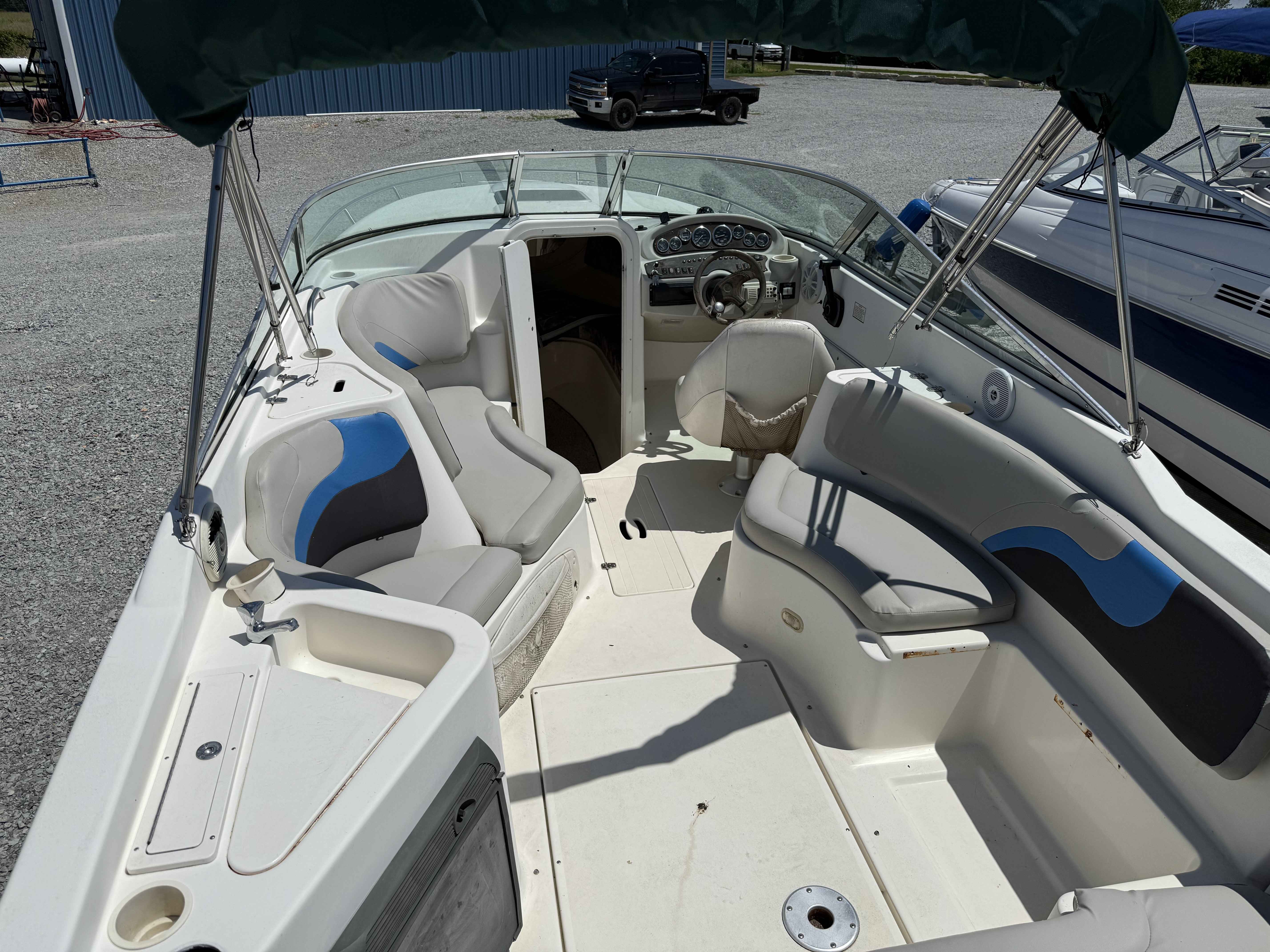 1998 Rinker 272 (Cuddy)-8
