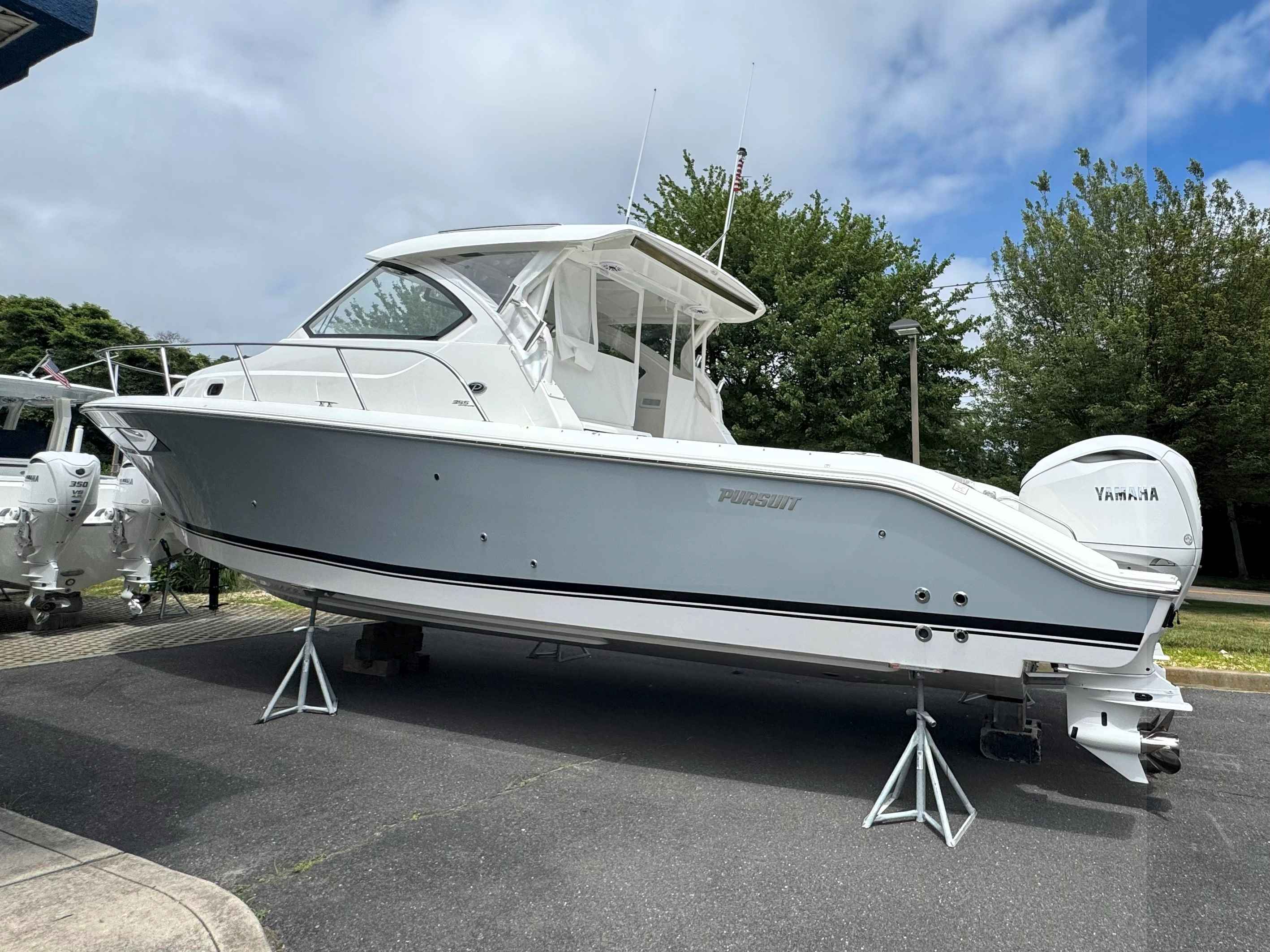 2025 Pursuit OS 3550