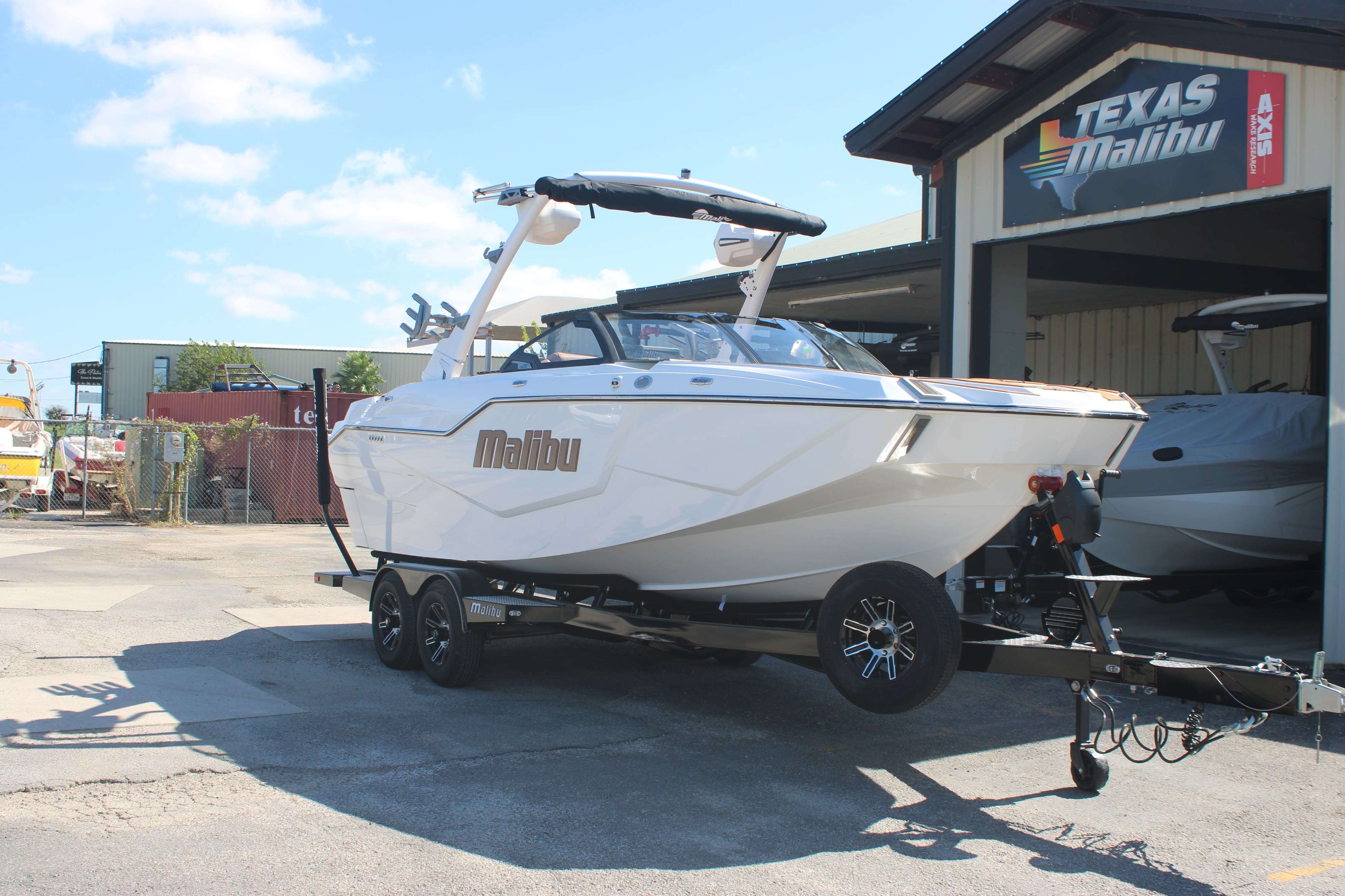 2025 Malibu Boats M230-2