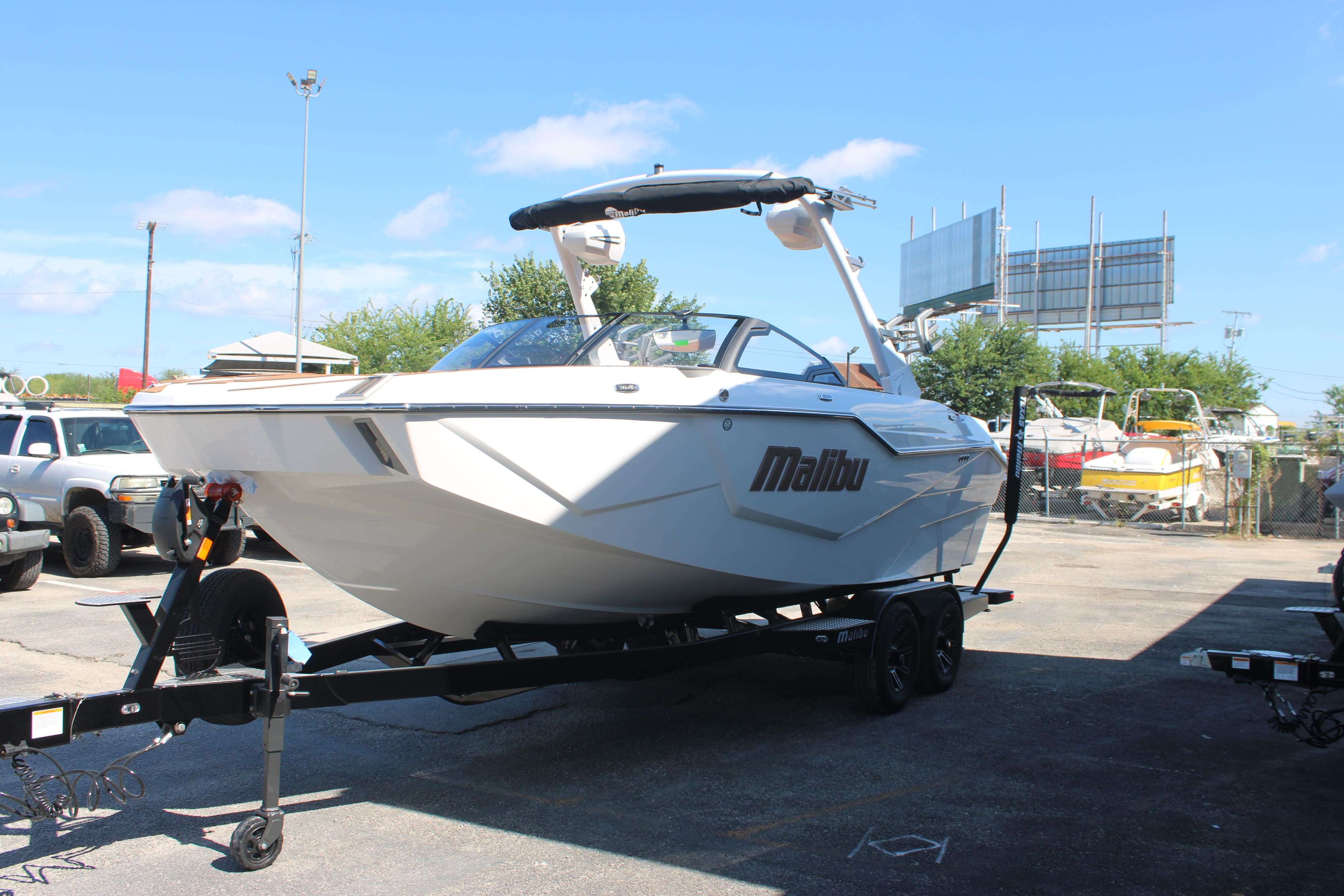 2025 Malibu Boats M230-4