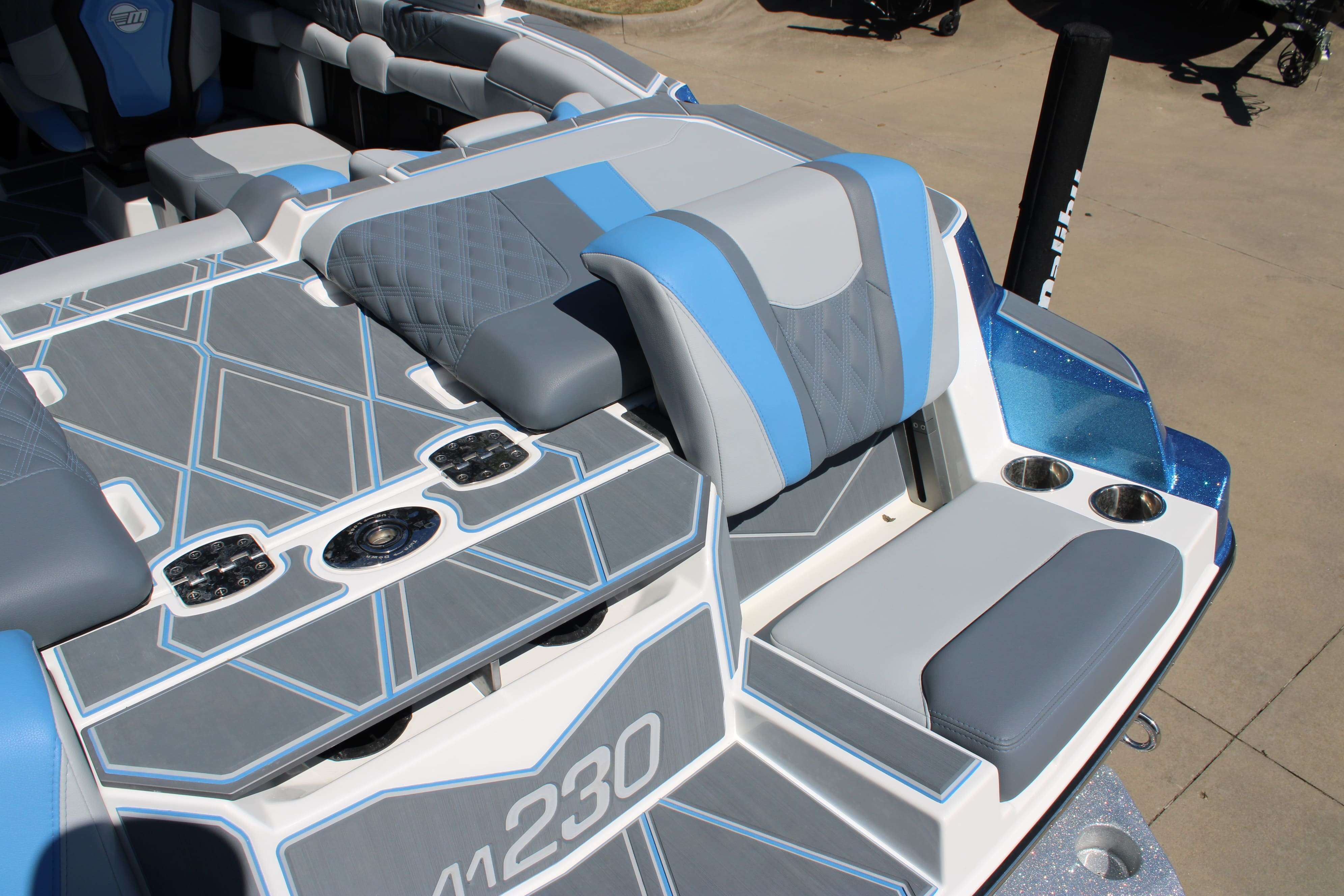 2025 Malibu Boats M230-10