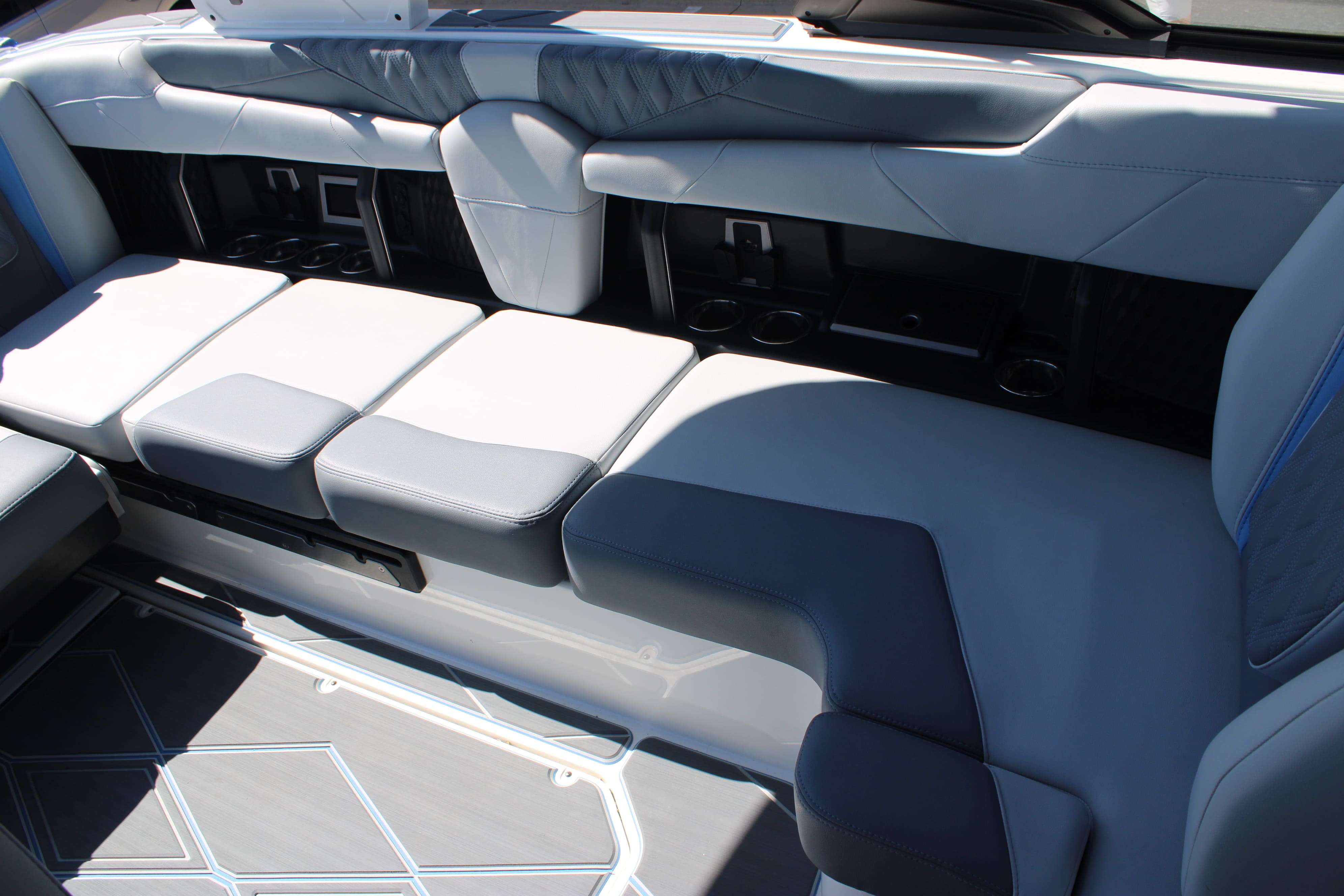 2025 Malibu Boats M230-17
