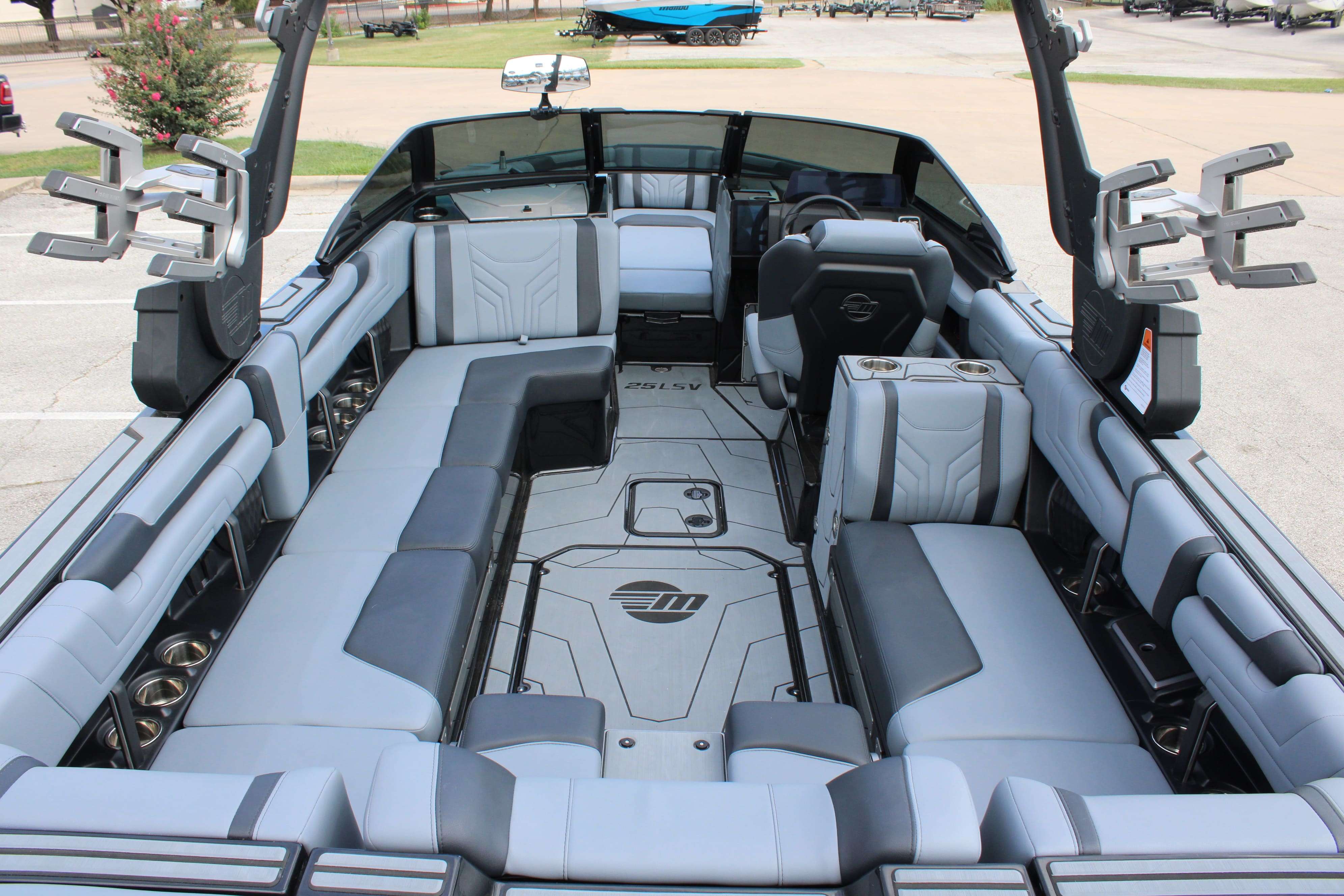 2025 Malibu Boats Wakesetter 25 LSV-11