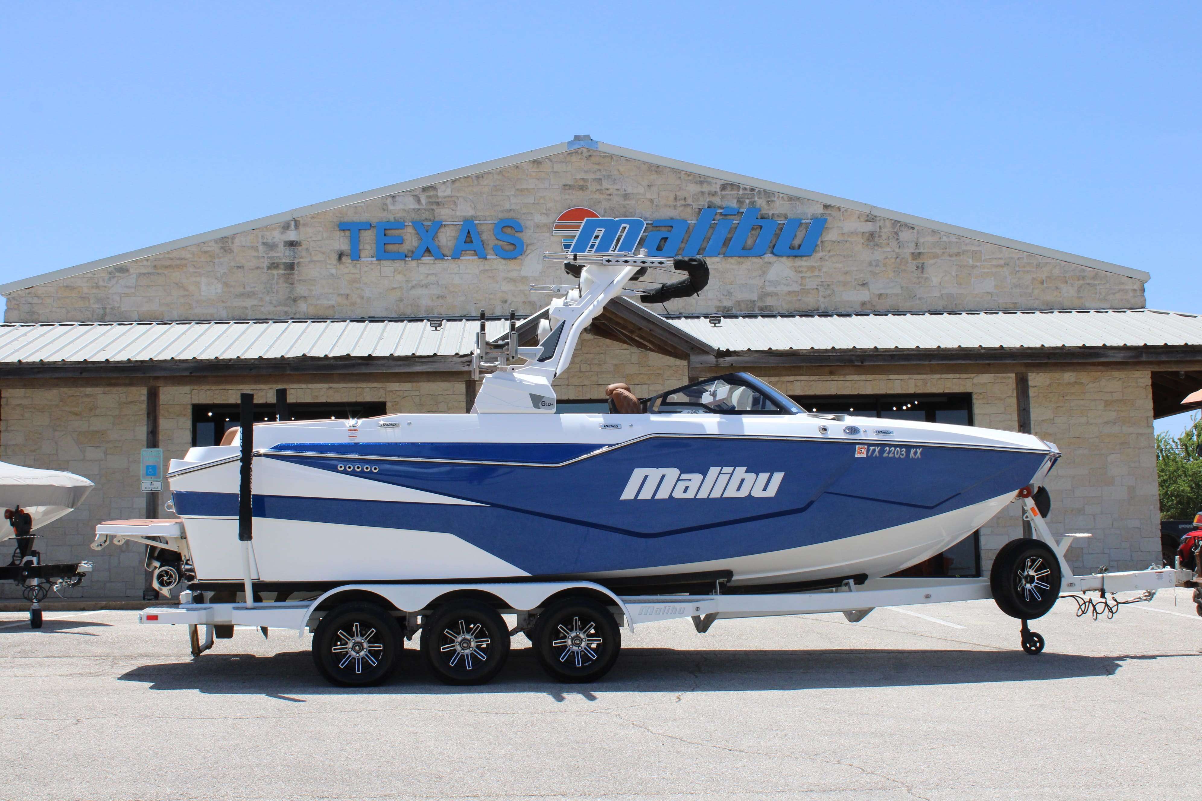 2024 Malibu Boats M242