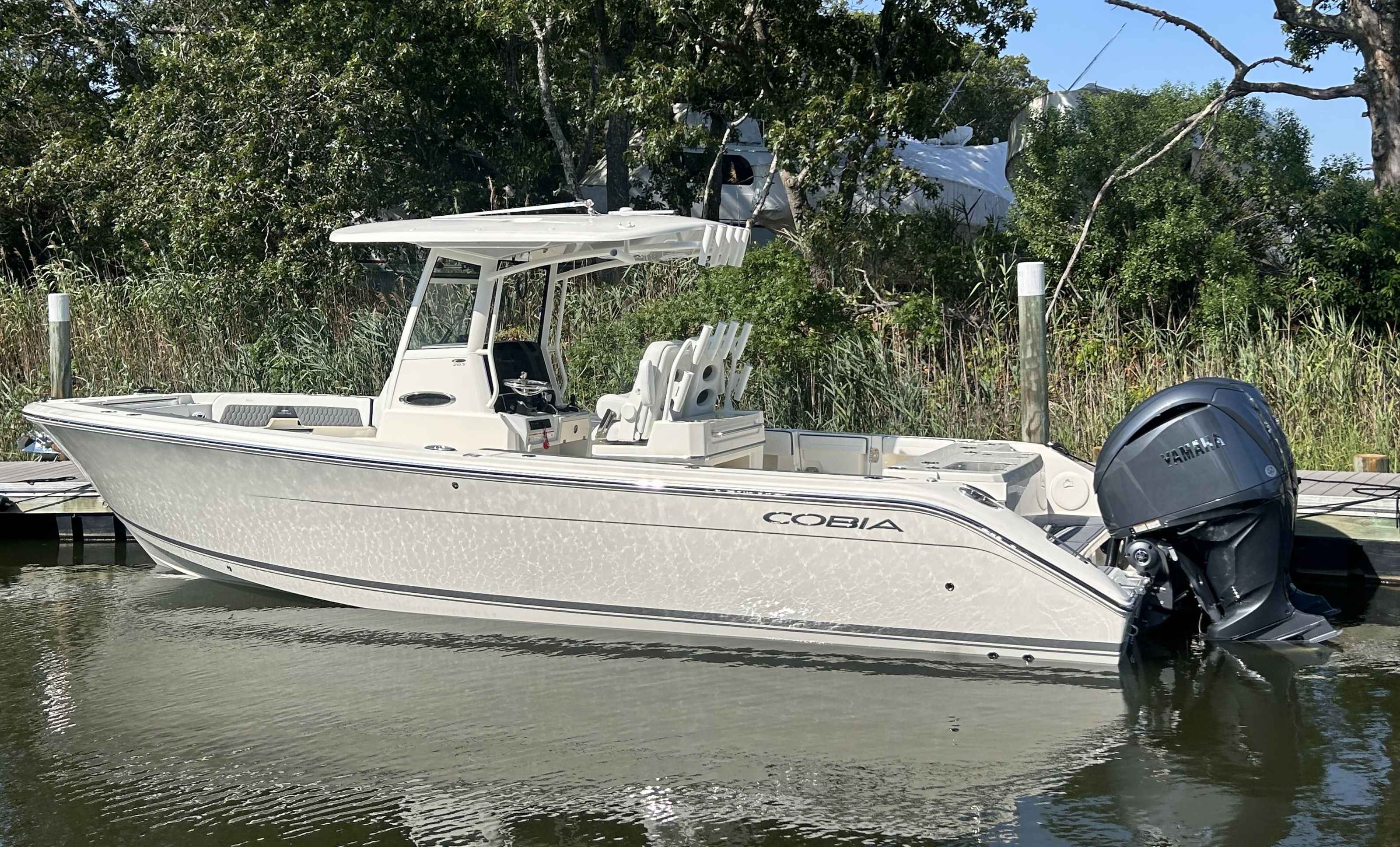 2026 Cobia 285 CC