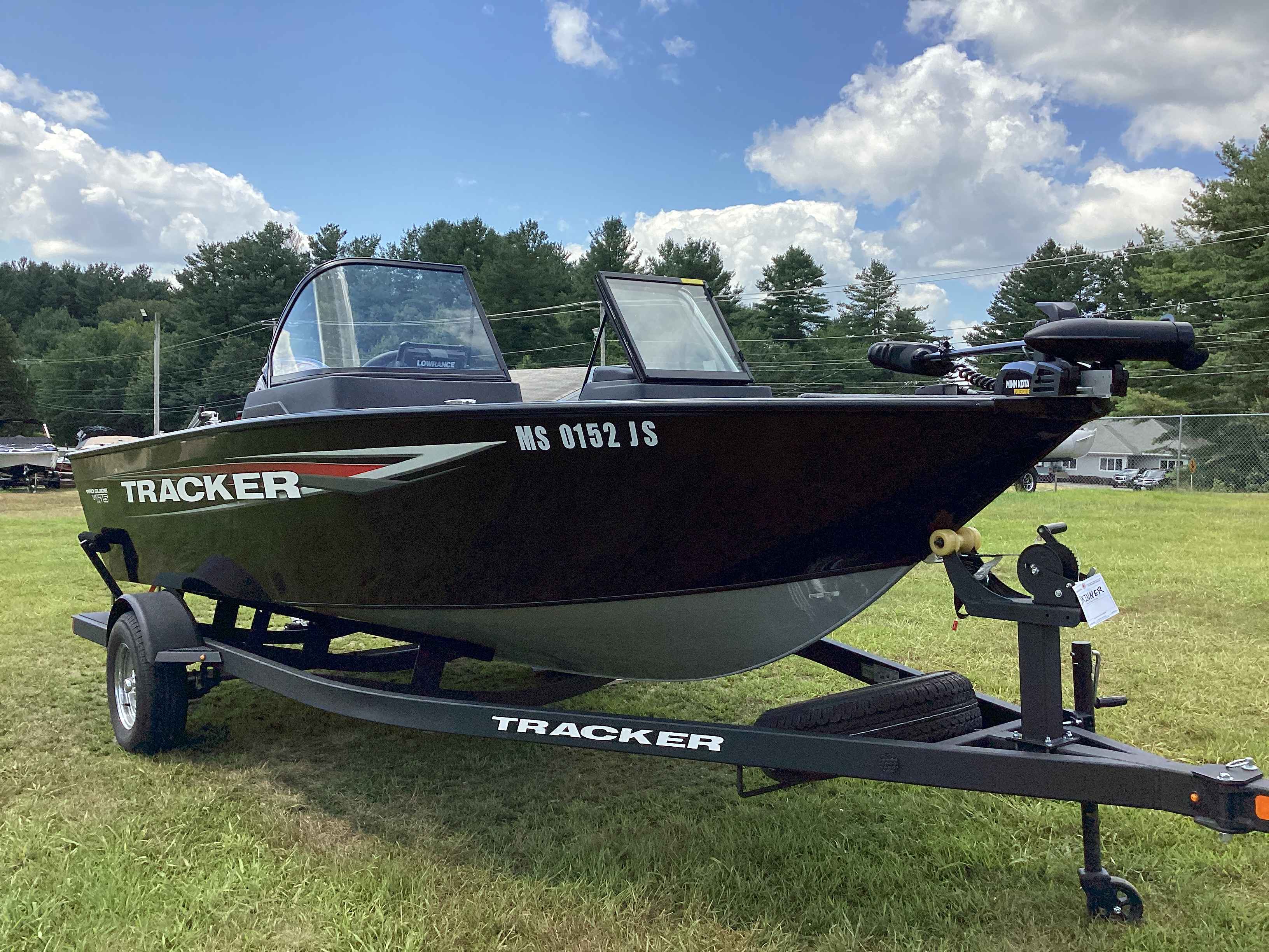 2025 TRACKER PRO GUIDE V-175 WT0