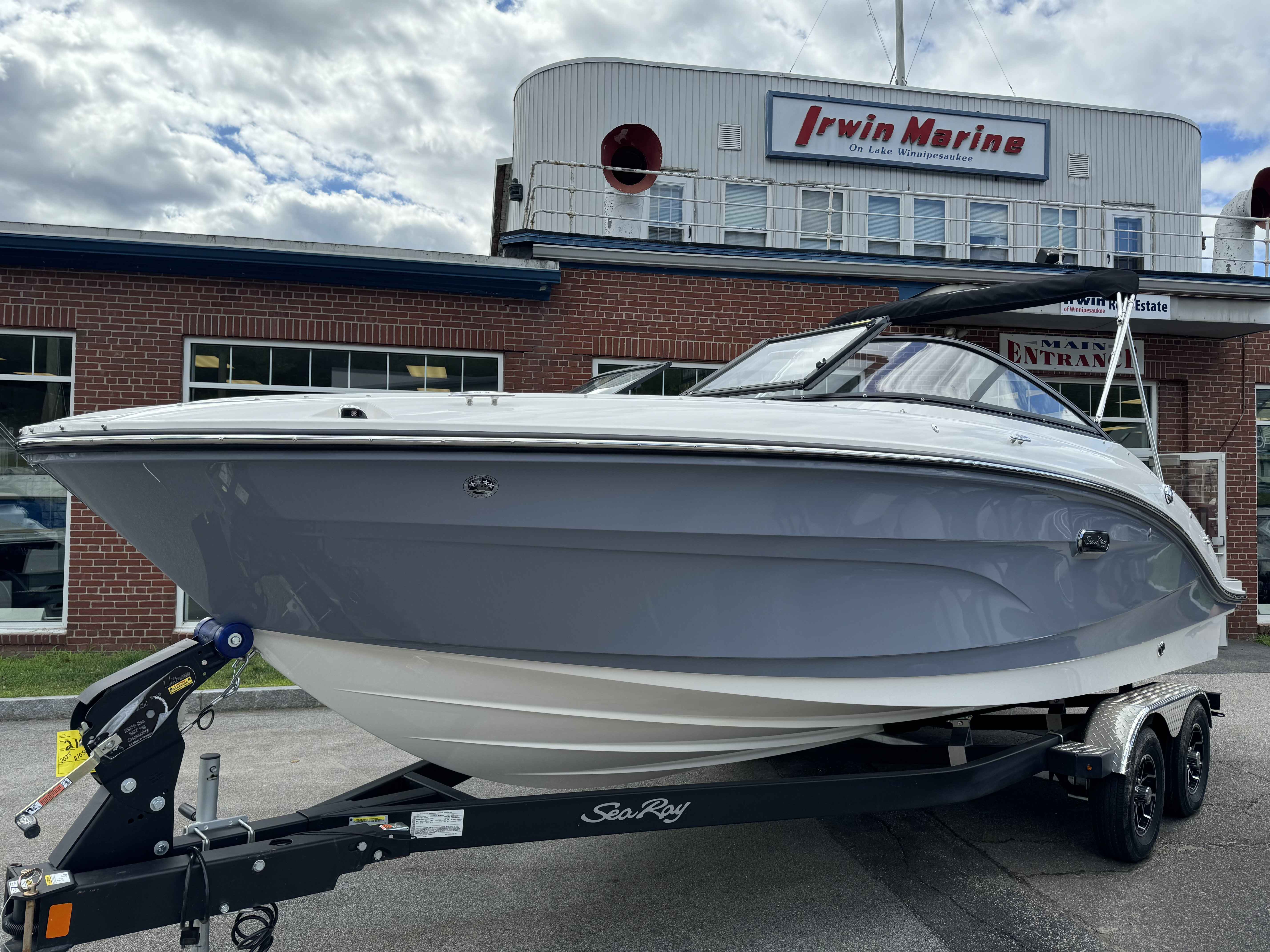 2025 SEA RAY 210SPX0