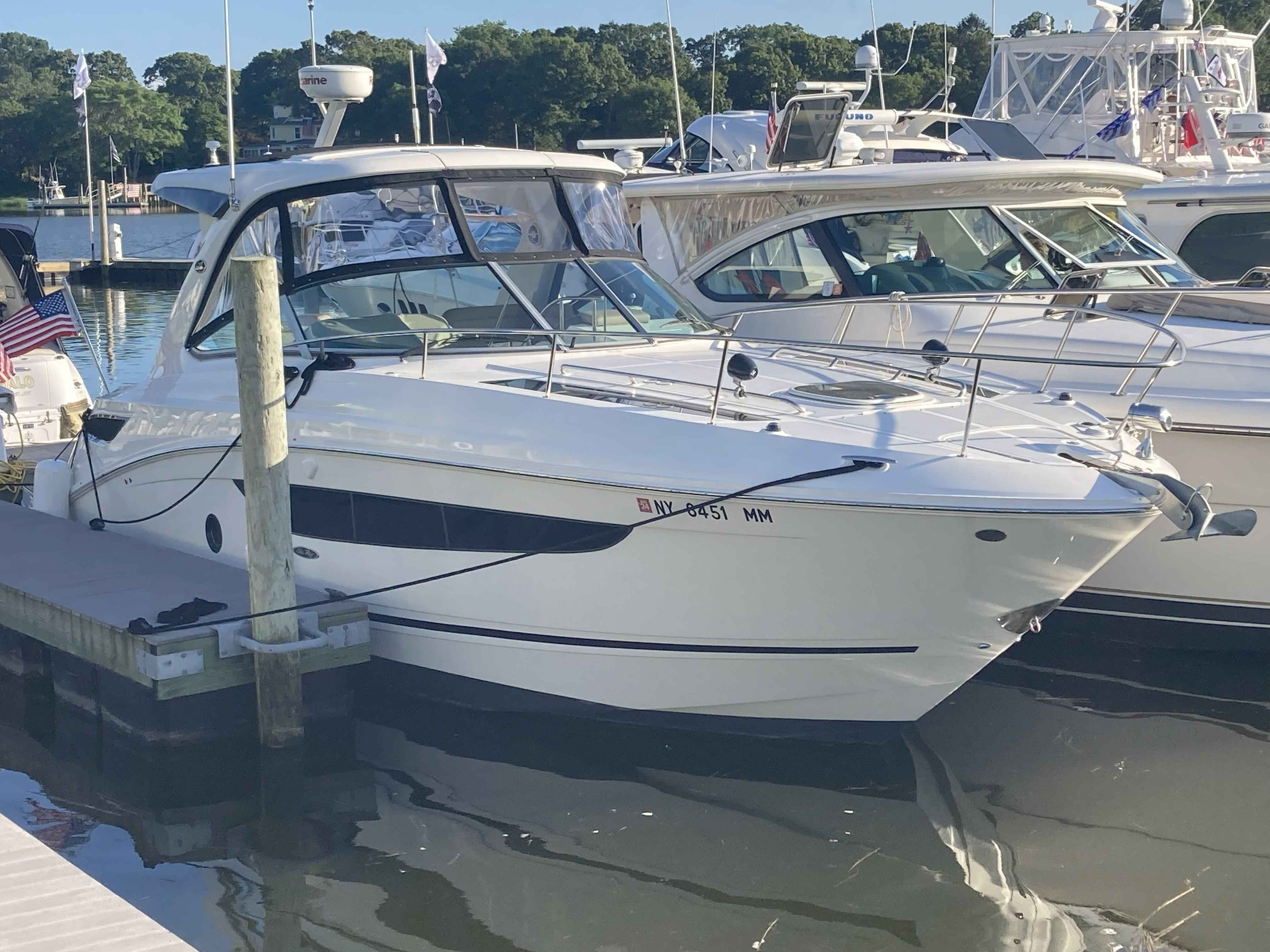 2017 Sea Ray 350 SUNDANCER0