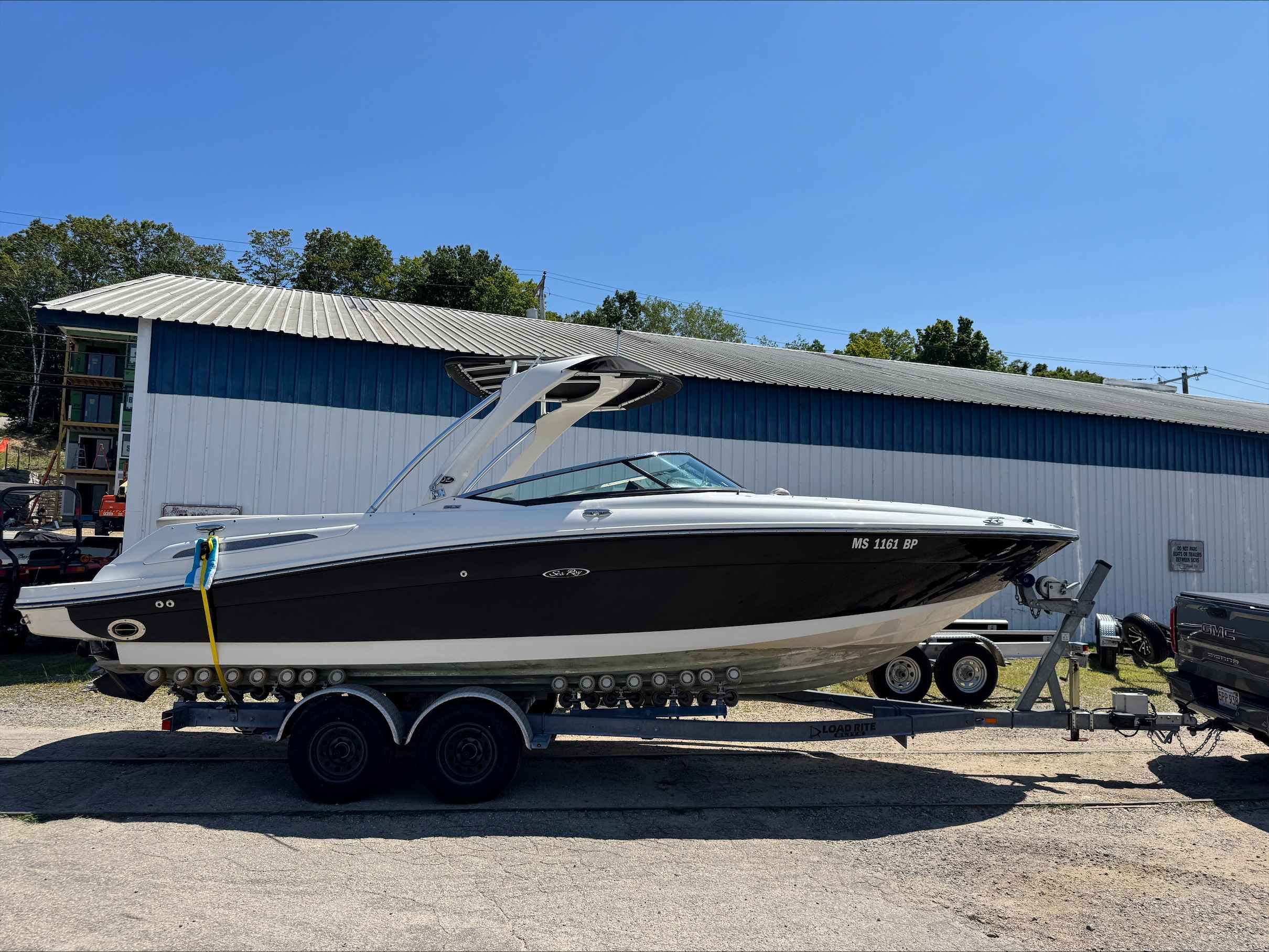 2011 SEA RAY 250SLX0