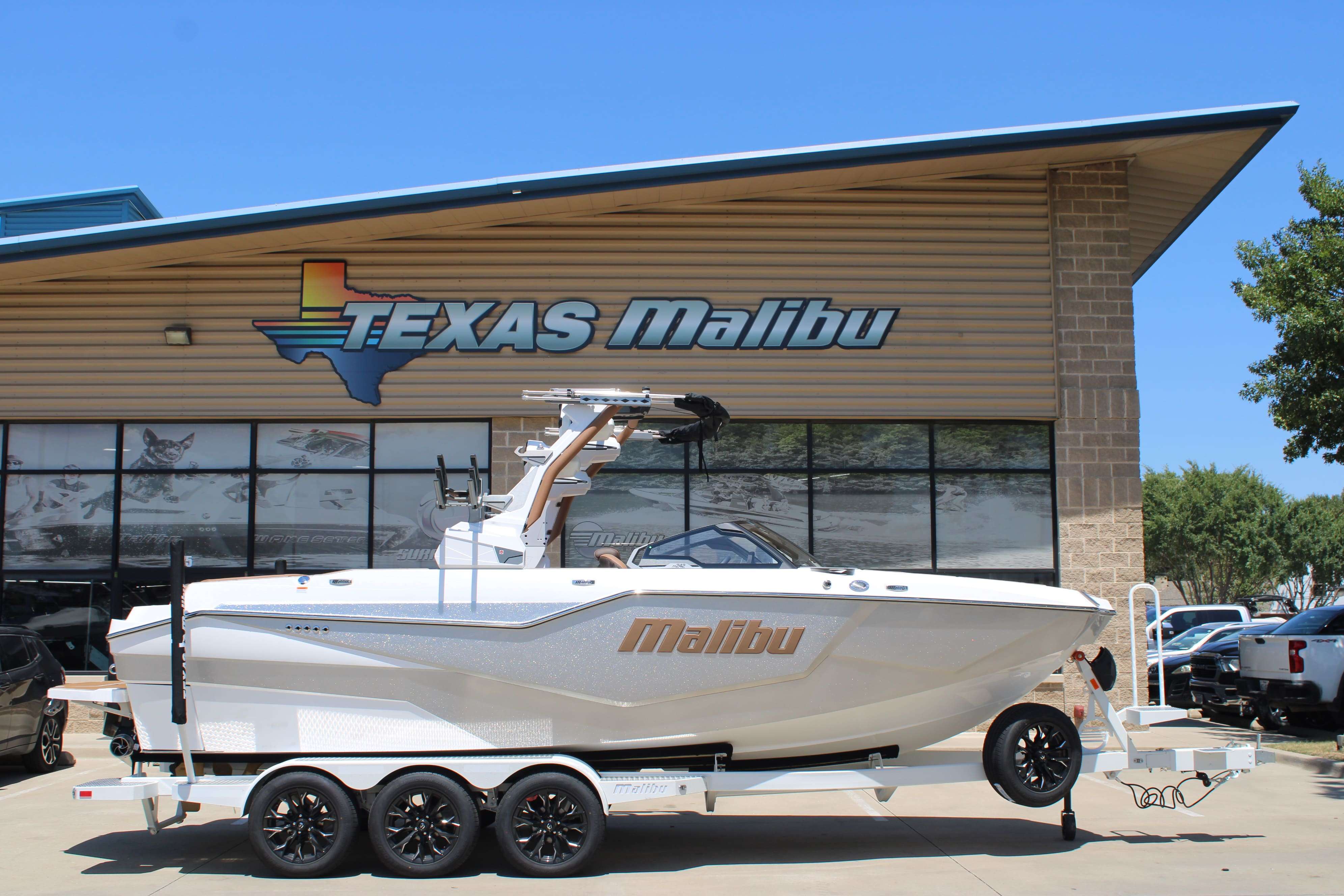 2026 Malibu Boats M242-1