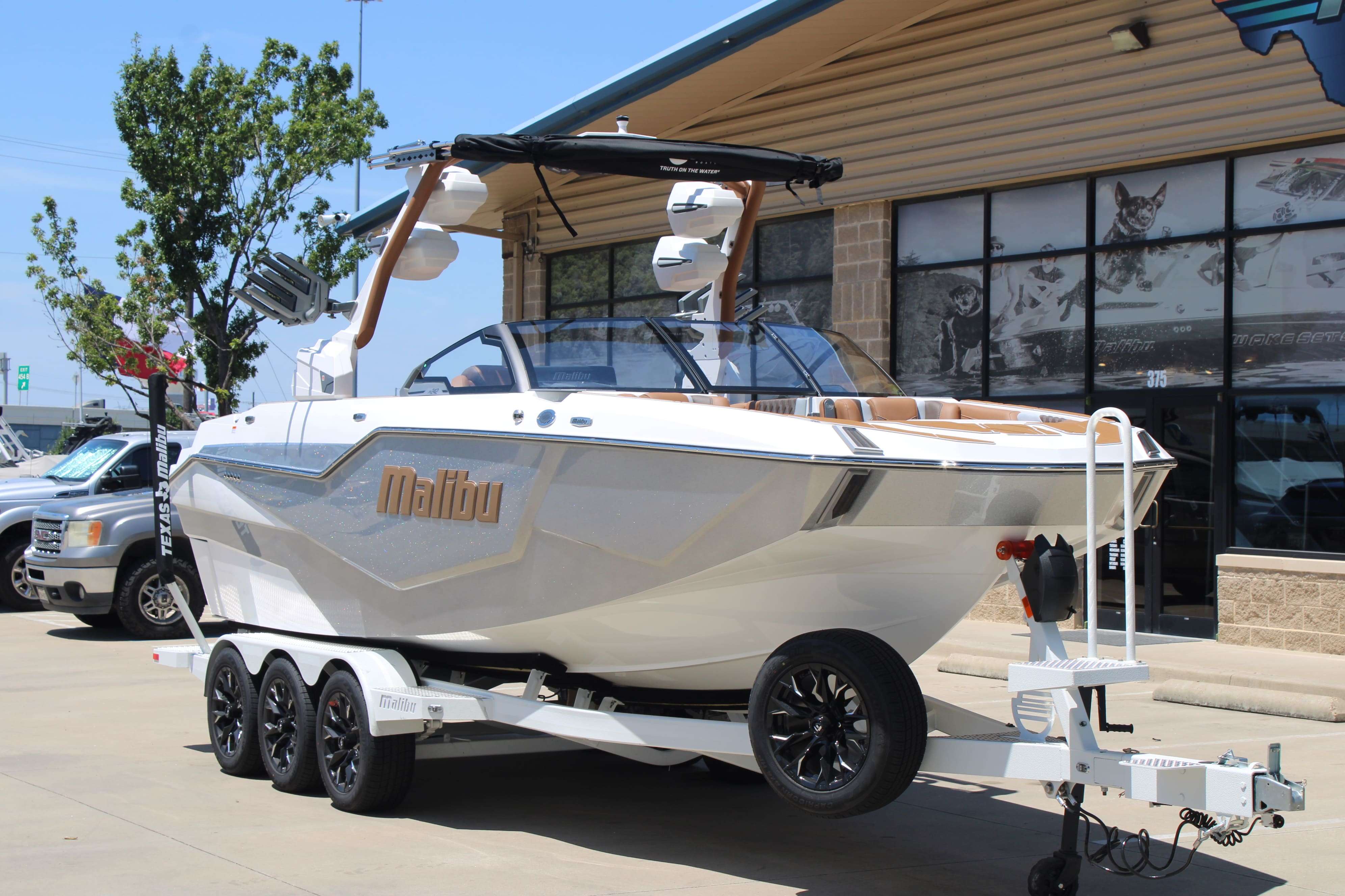 2026 Malibu Boats M242-2