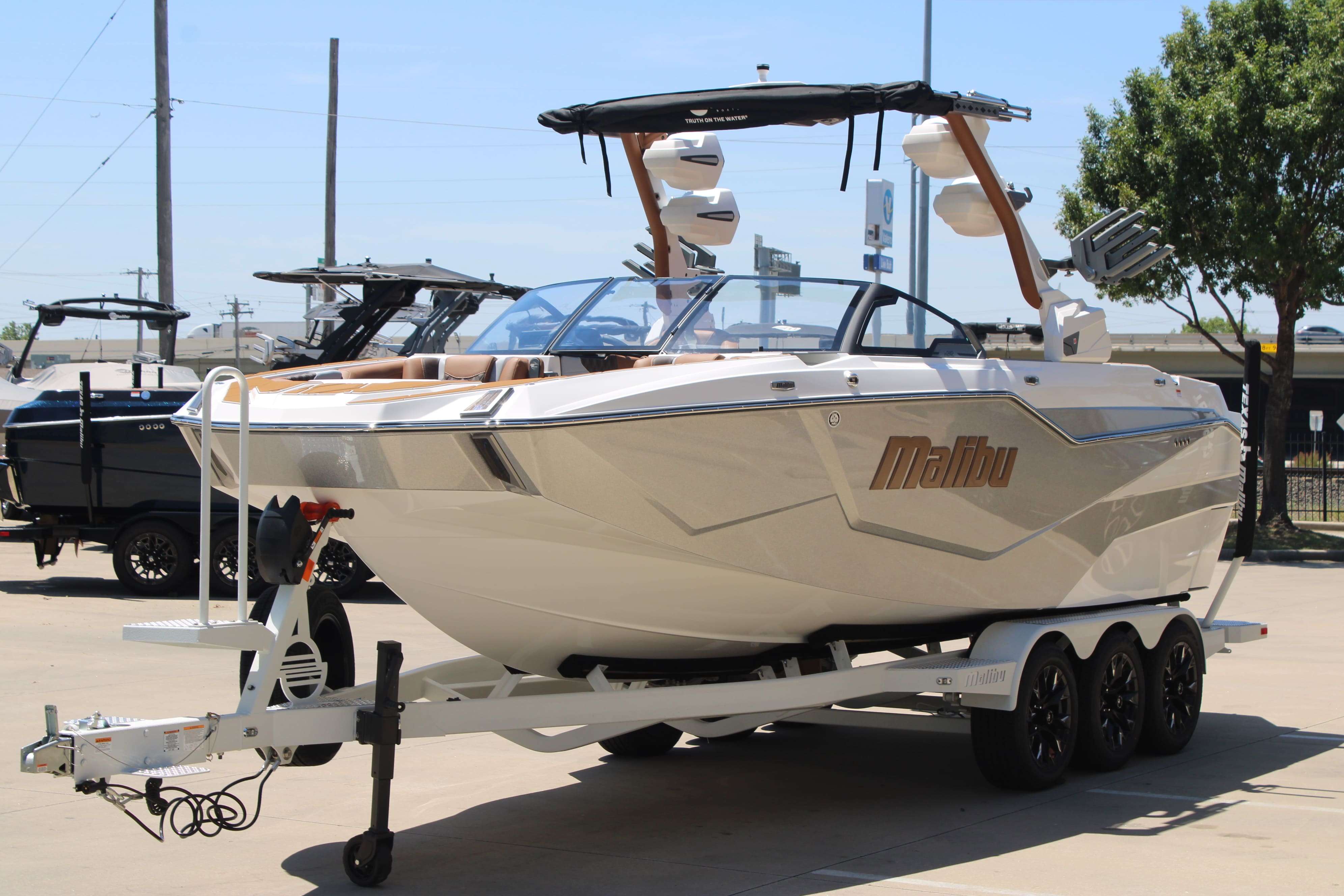 2026 Malibu Boats M242-4