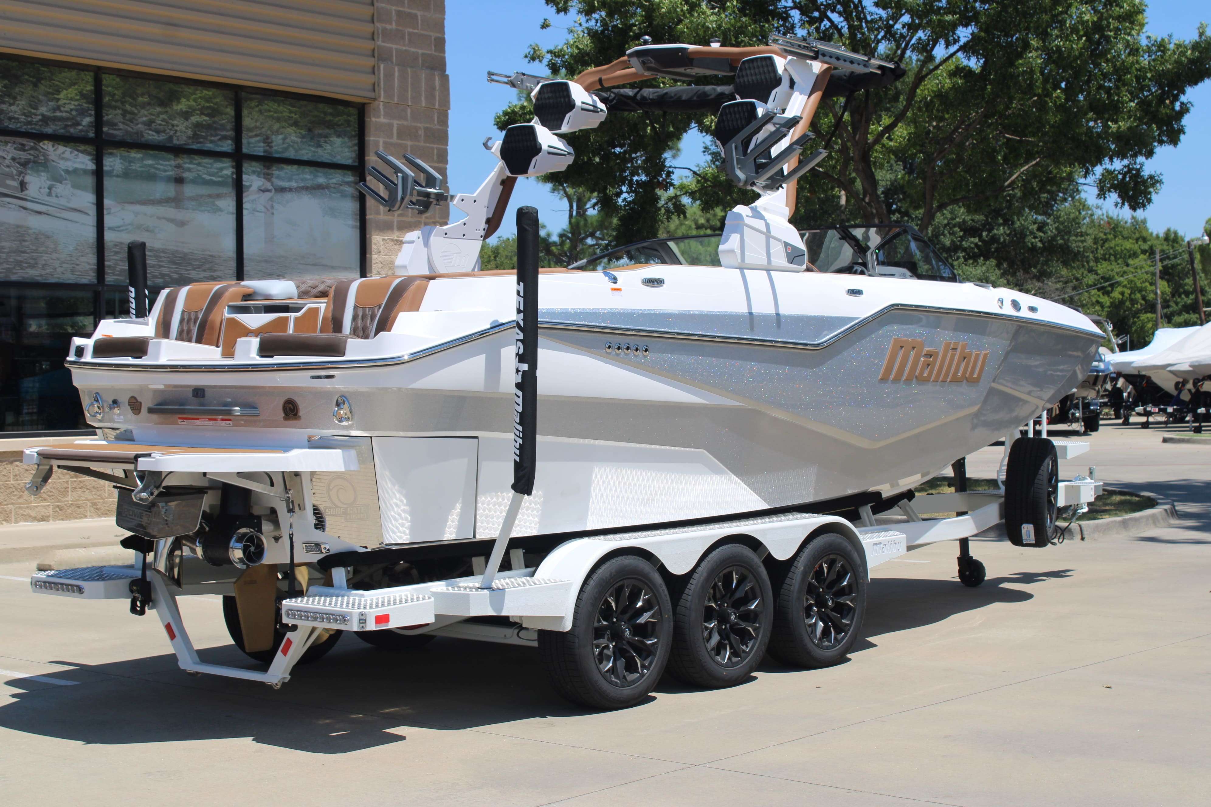 2026 Malibu Boats M242-8