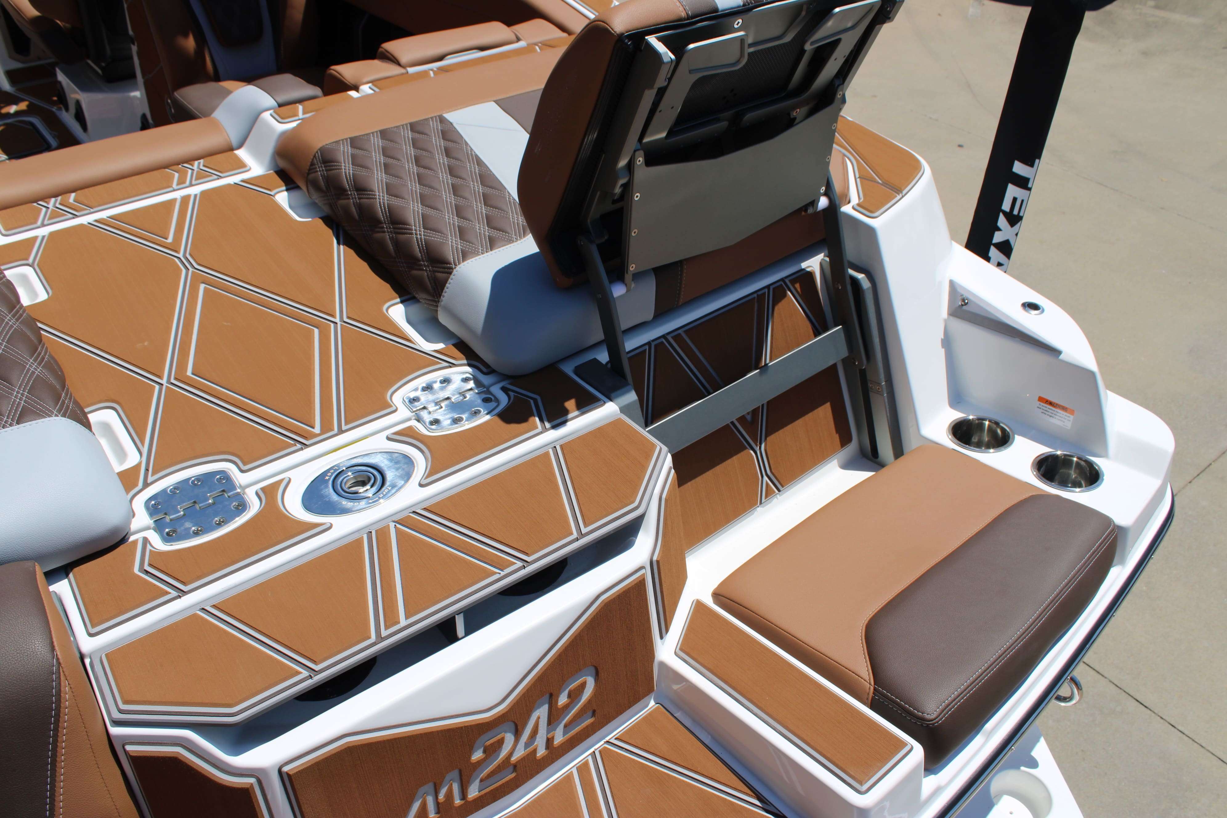 2026 Malibu Boats M242-11
