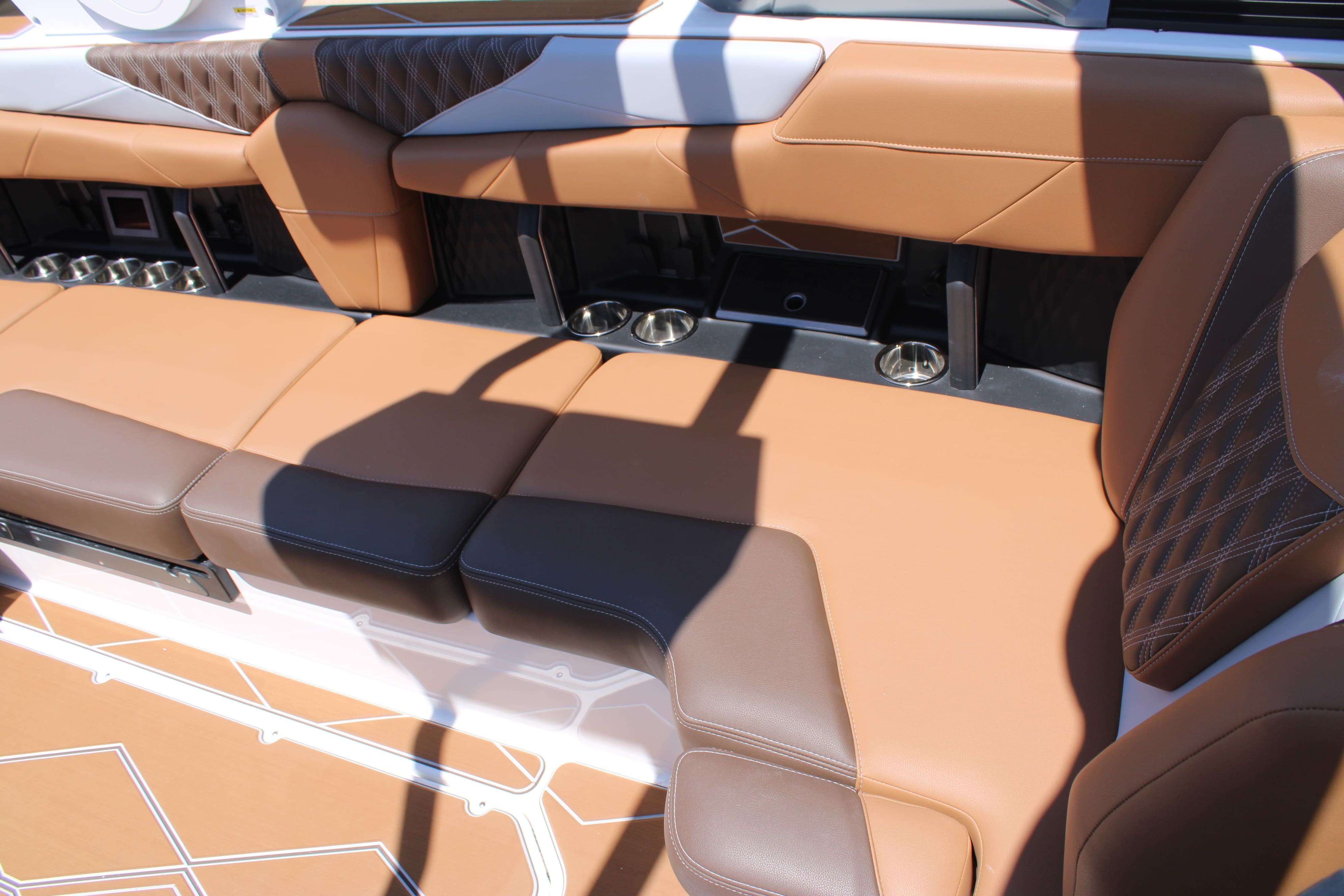 2026 Malibu Boats M242-16