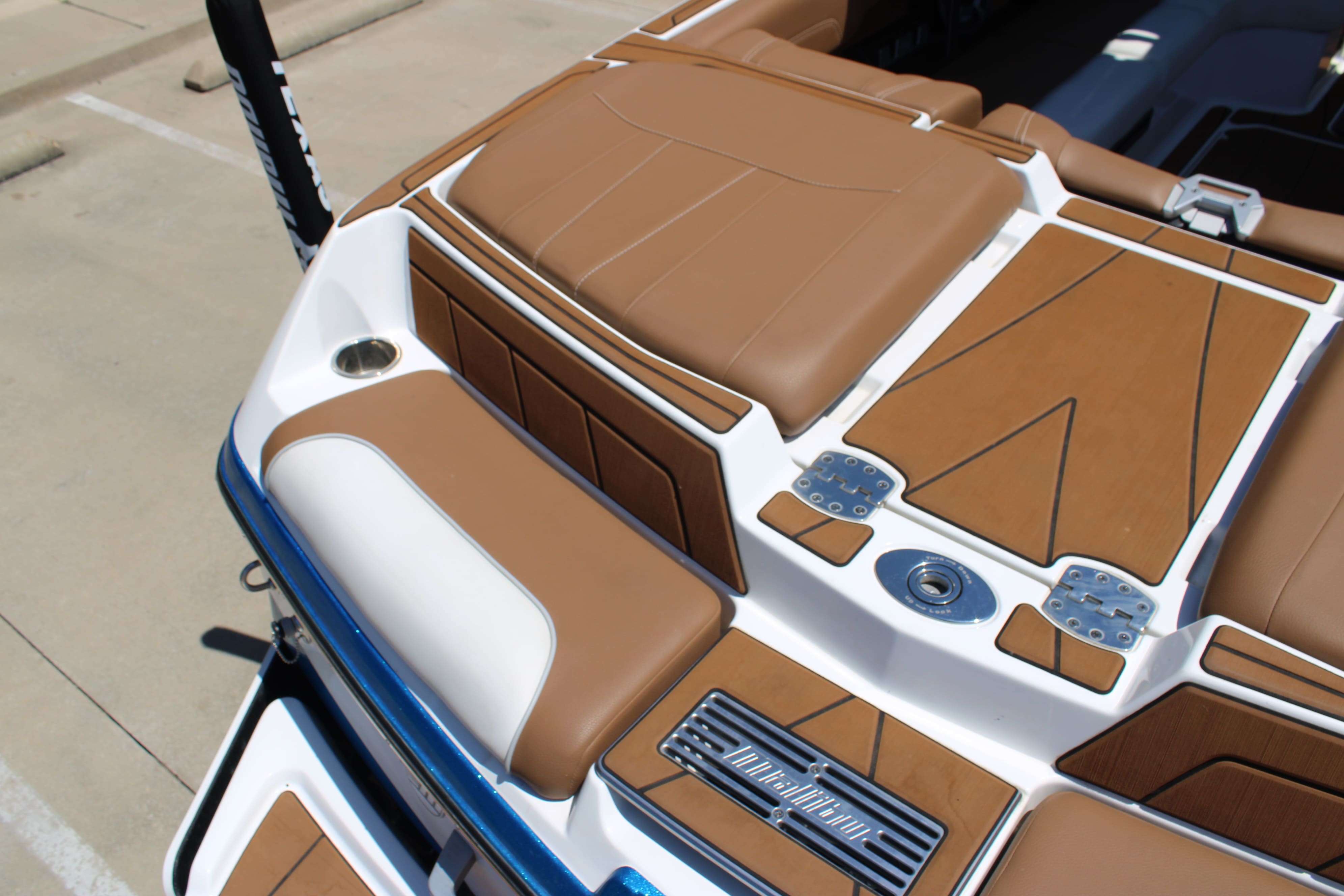 2021 Malibu Boats Wakesetter 23 LSV-12