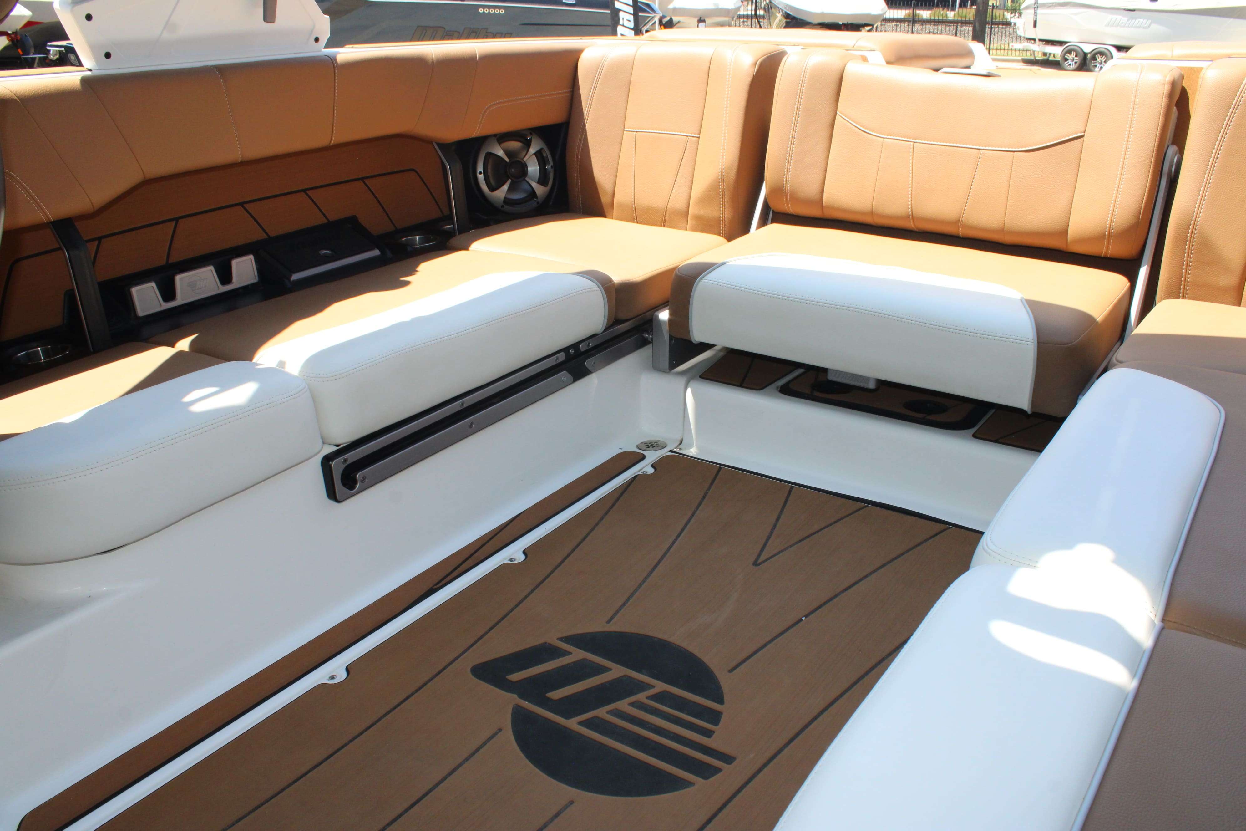 2021 Malibu Boats Wakesetter 23 LSV-17