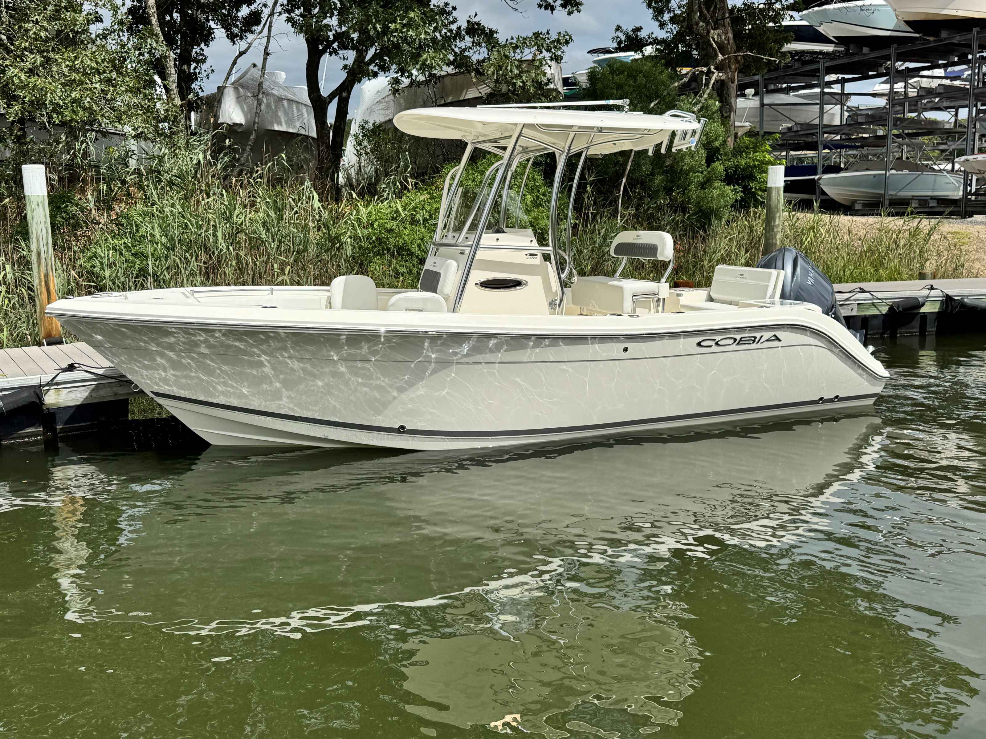 2026 Cobia 220 CC0
