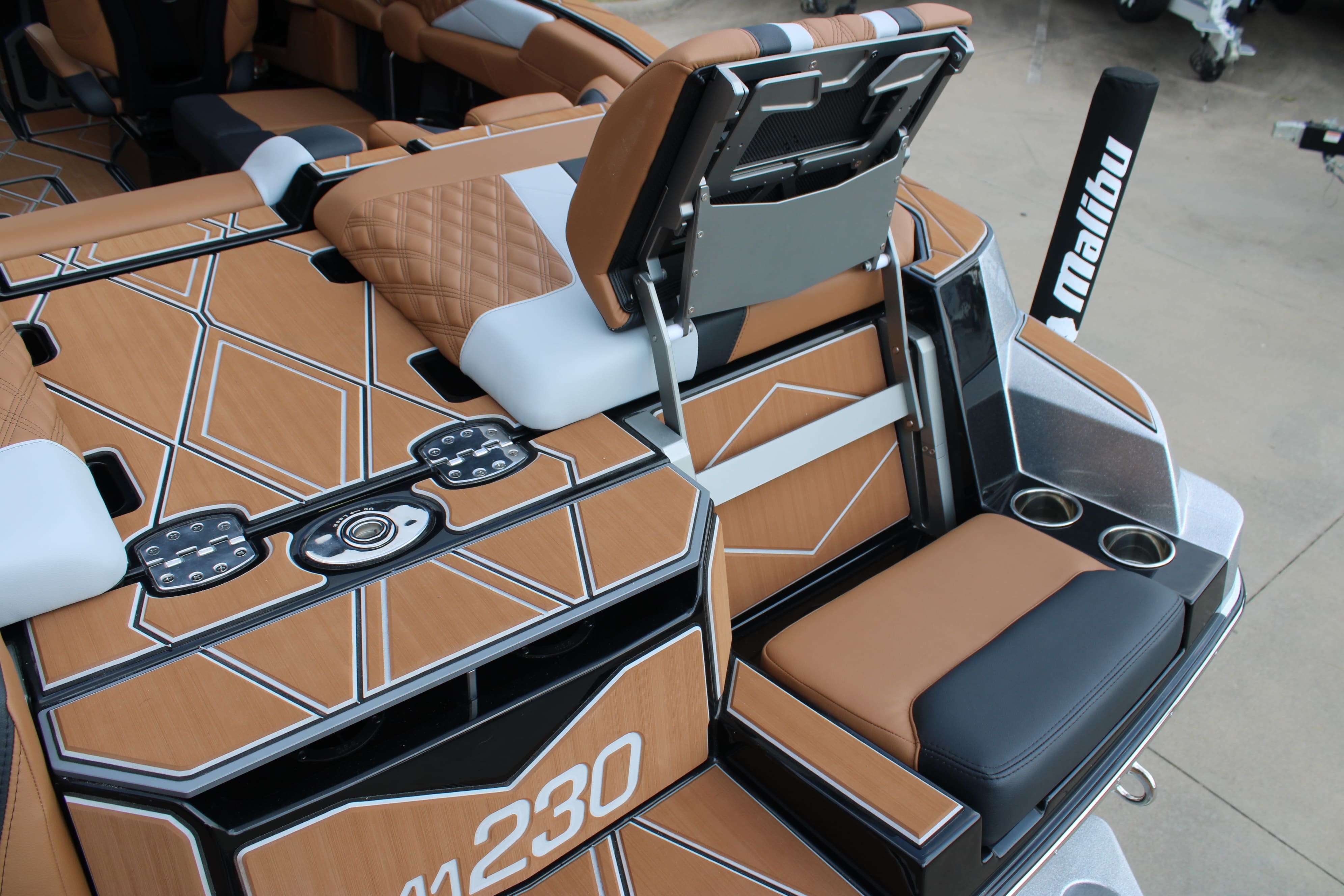 2025 Malibu Boats M230-11