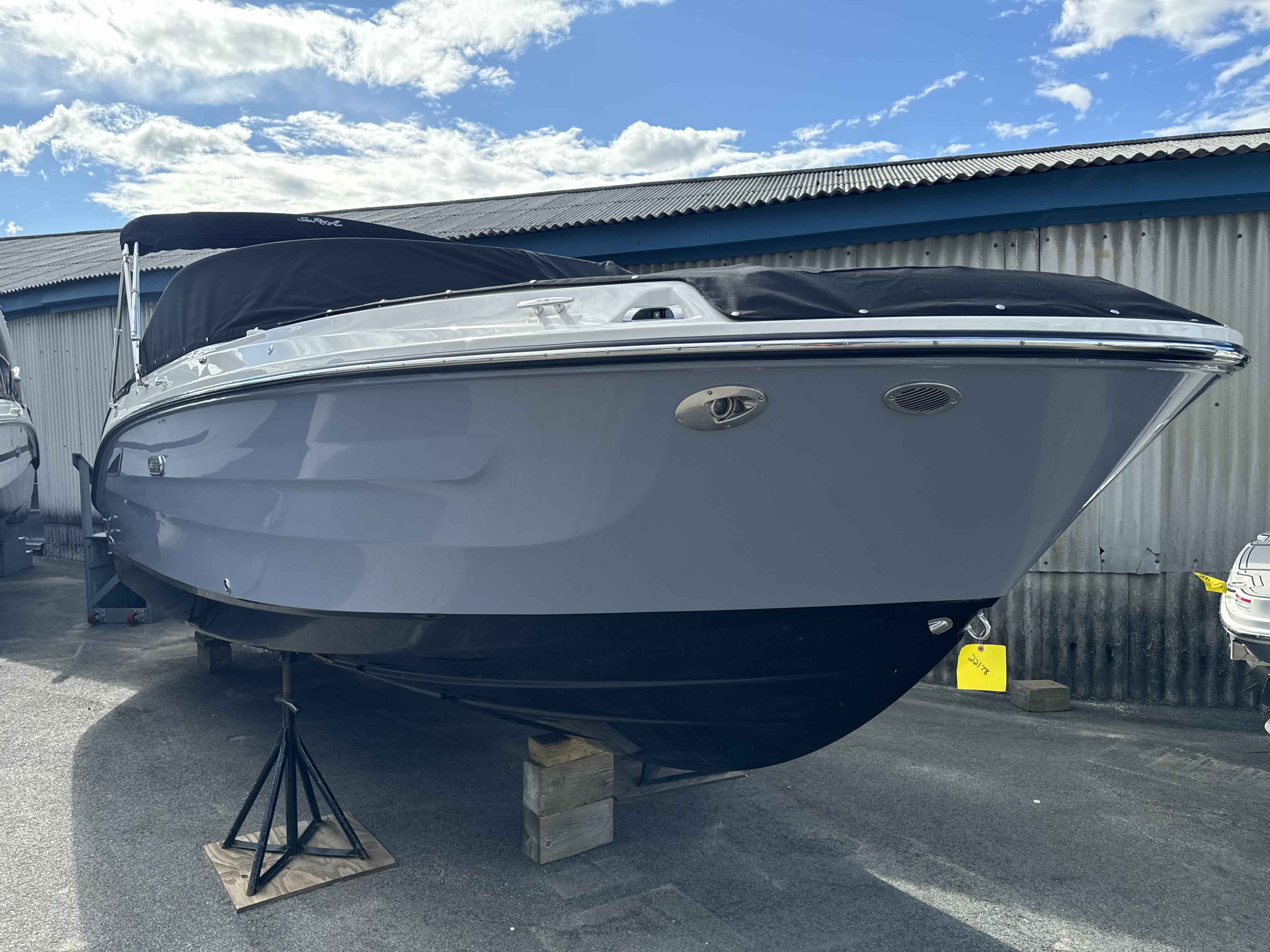 2025 SEA RAY 250SDX0