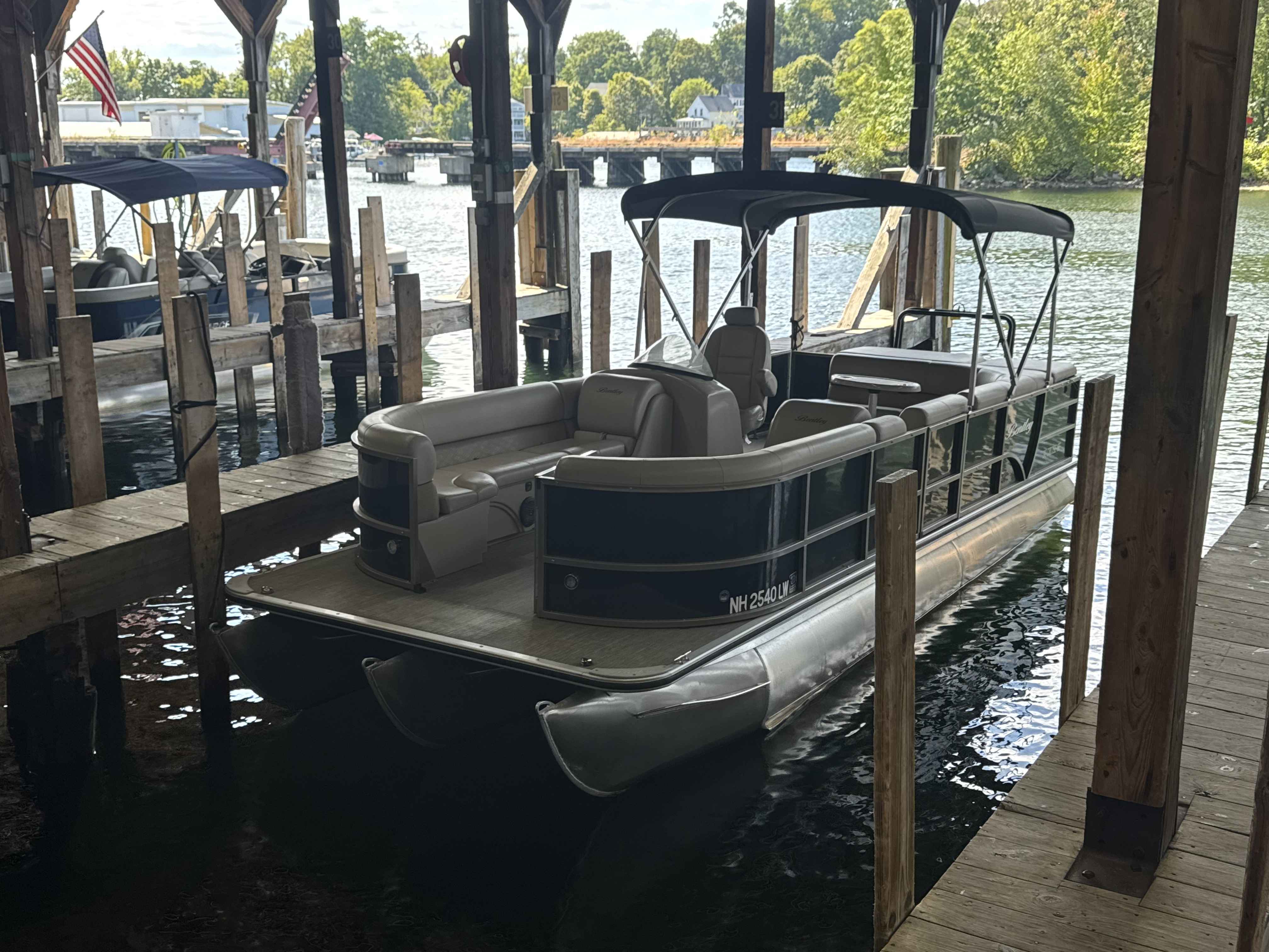 2019 BENTLEY 243 CRUISE SE0