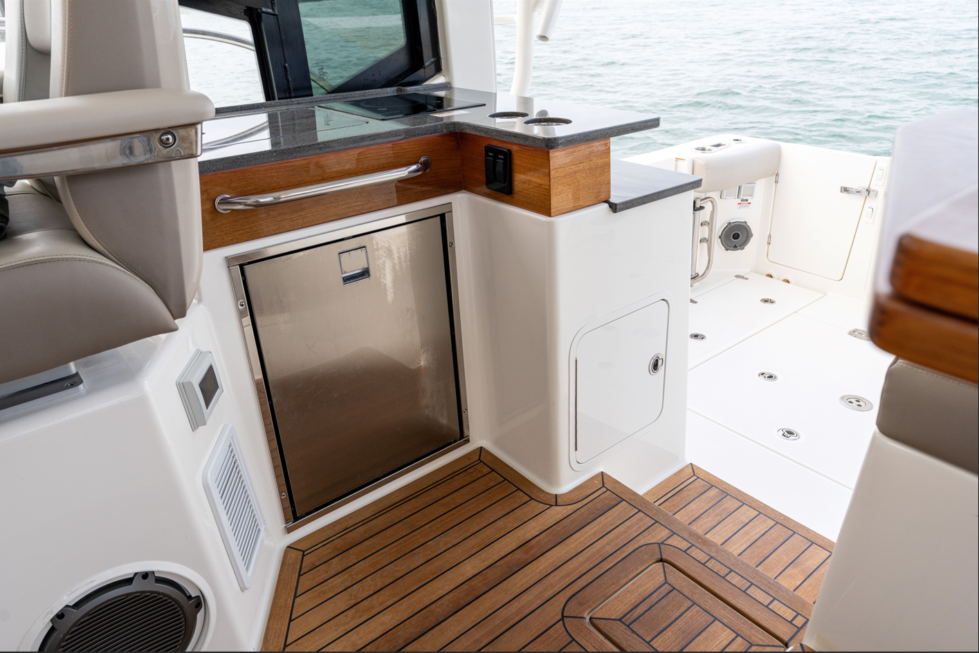 New 2026 Boston whaler 365 Conquest for Sale | Vancouver, BC | M&P Yacht Centre