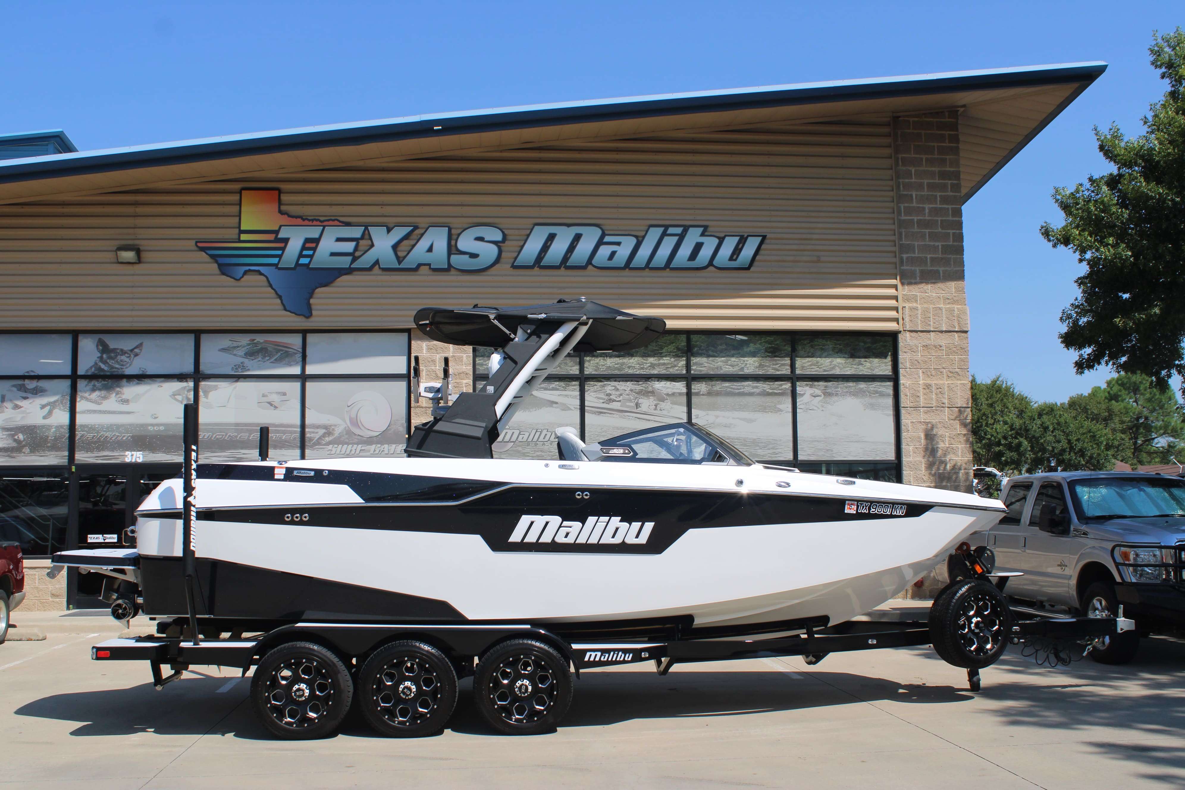 2022 Malibu Boats M240