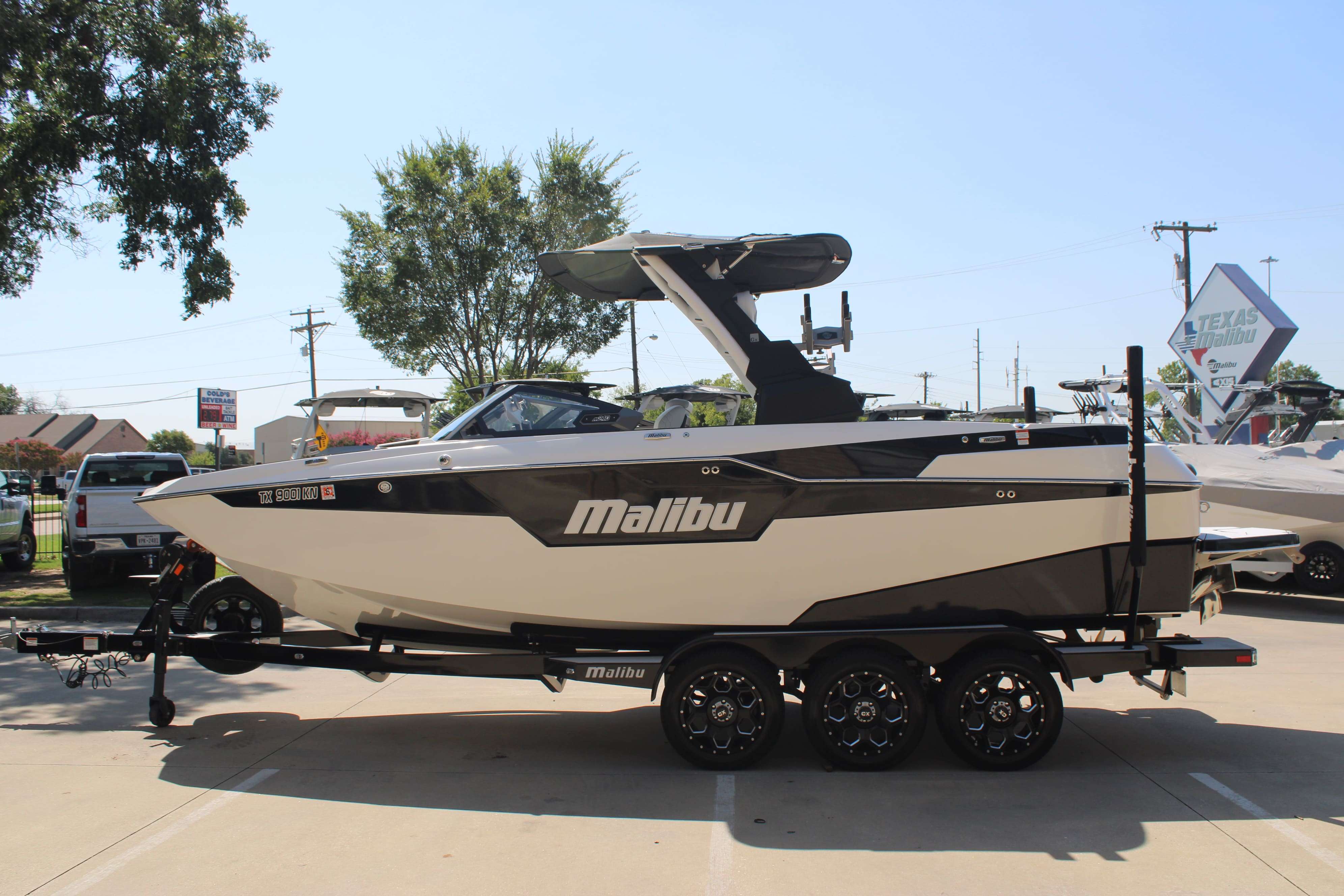 2022 Malibu Boats M240-5
