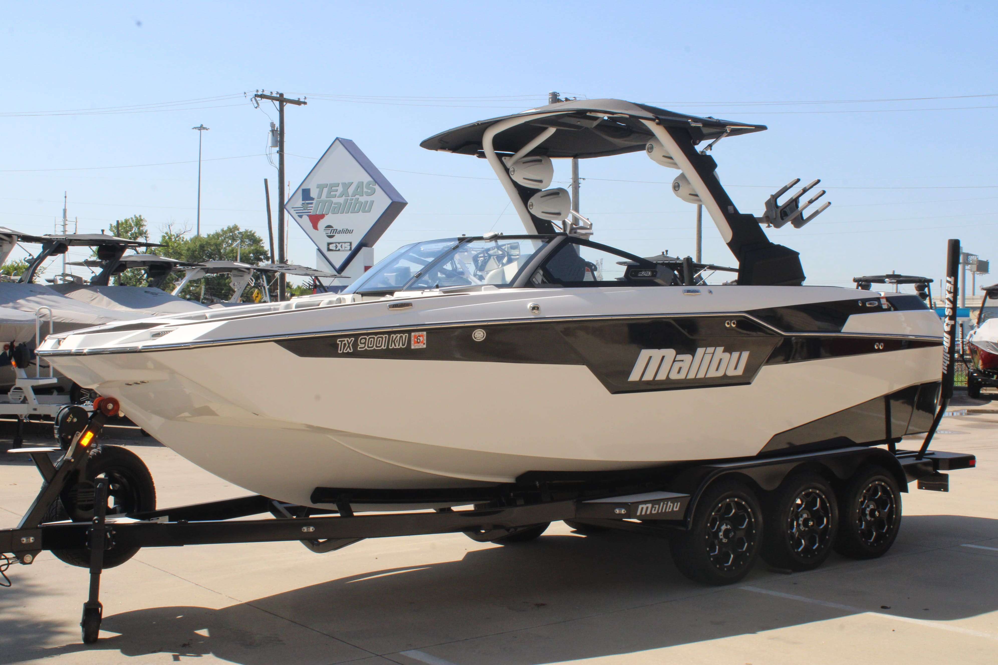 2022 Malibu Boats M240-4