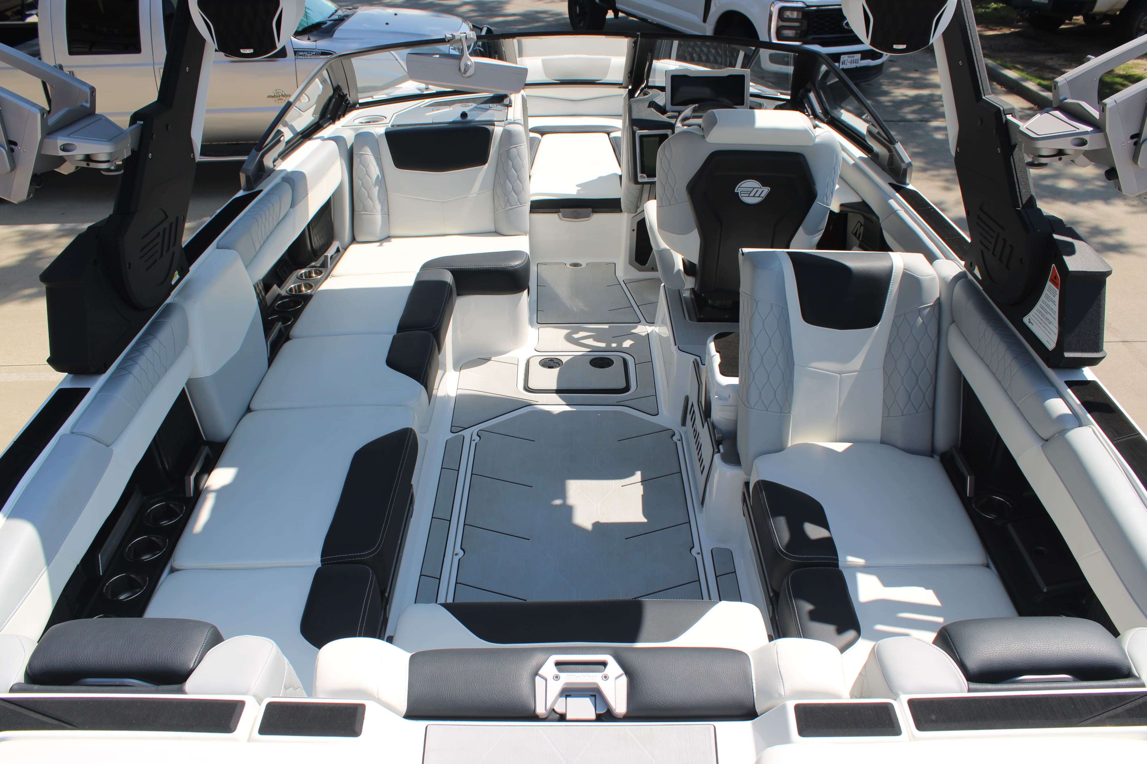 2022 Malibu Boats M240-10