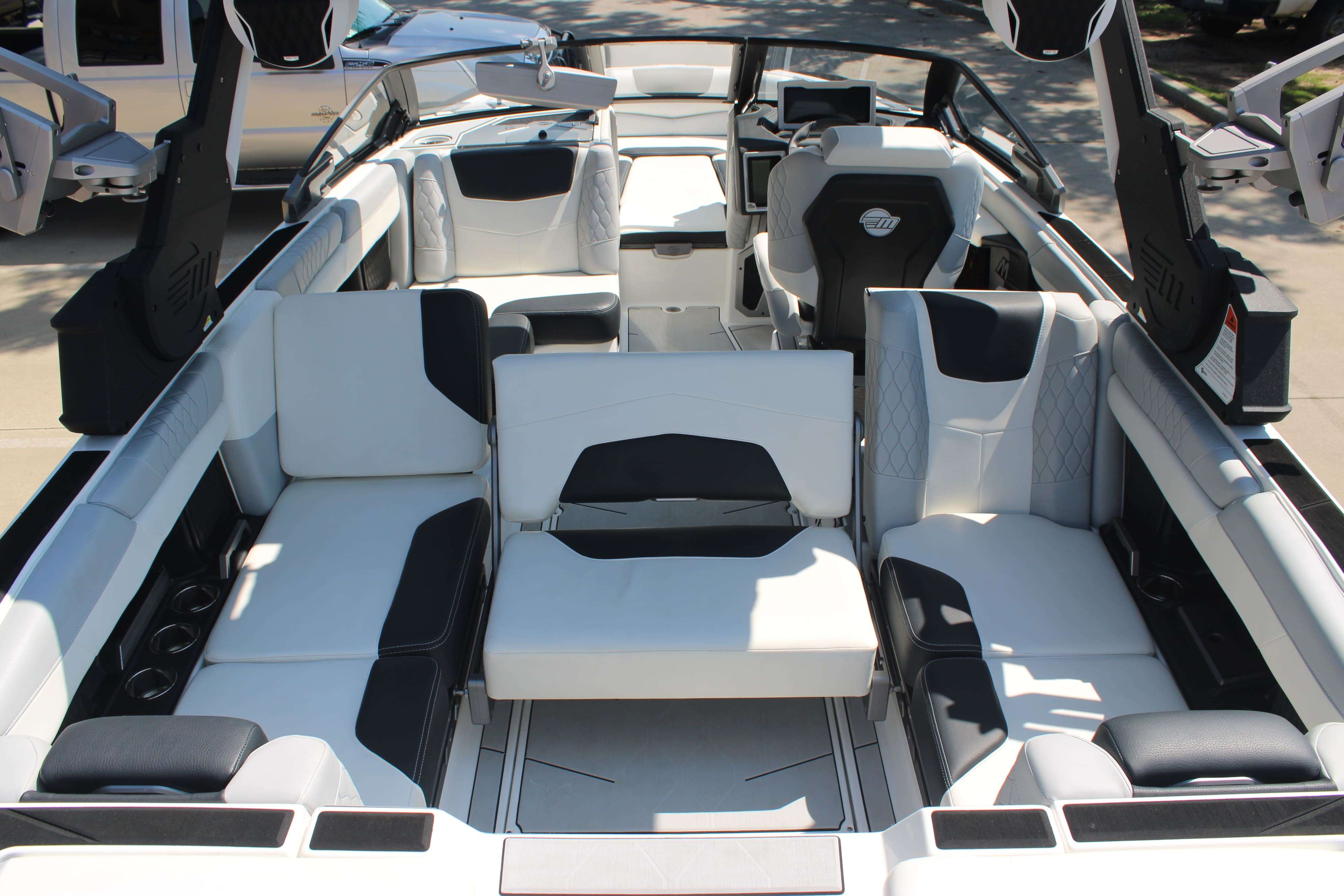 2022 Malibu Boats M240-11