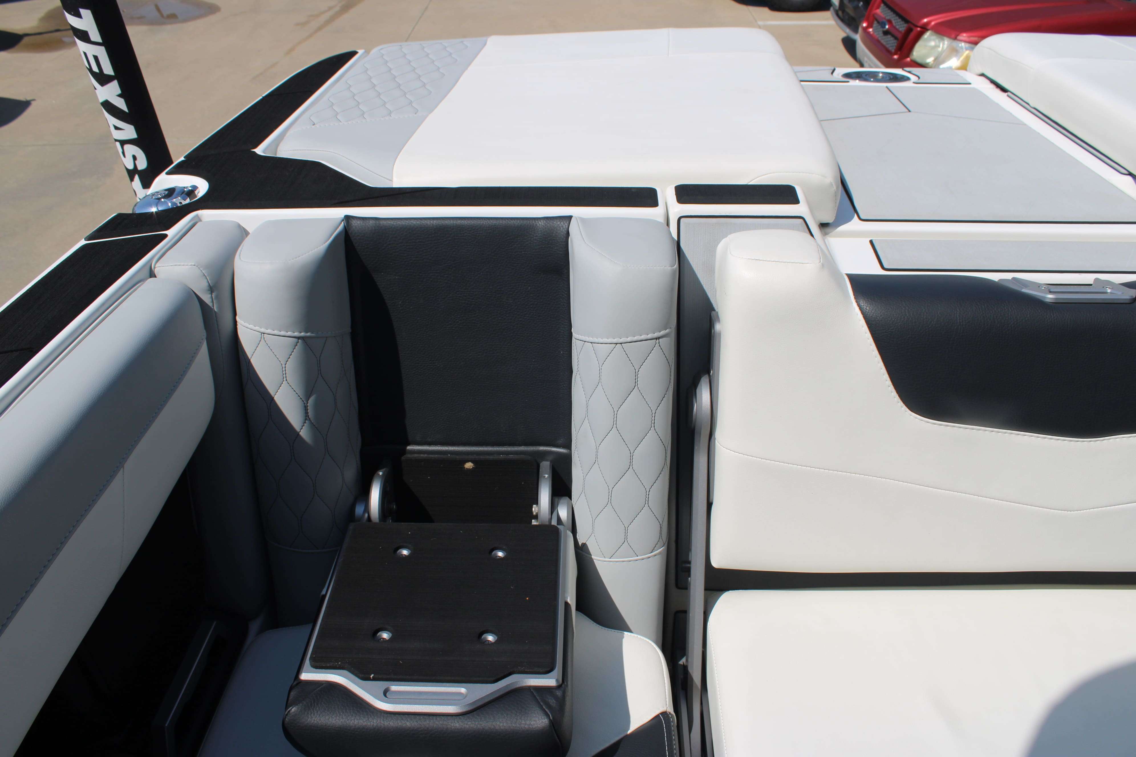 2022 Malibu Boats M240-17