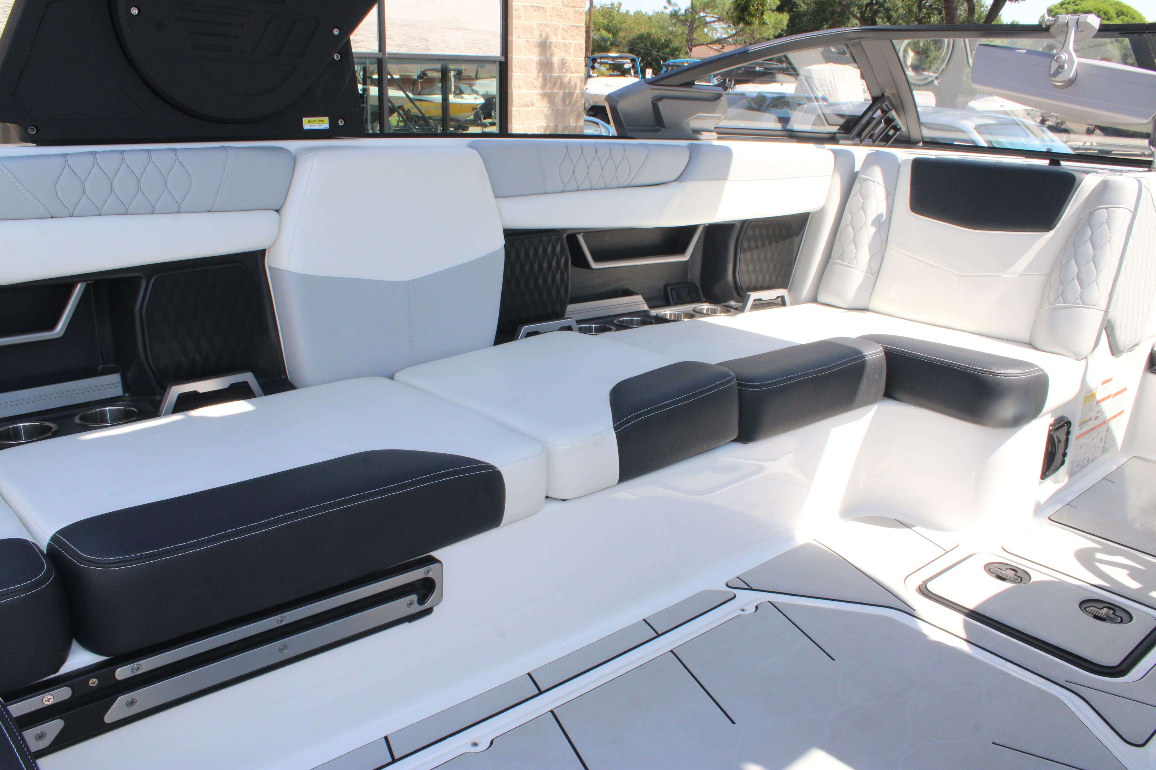2022 Malibu Boats M240-18