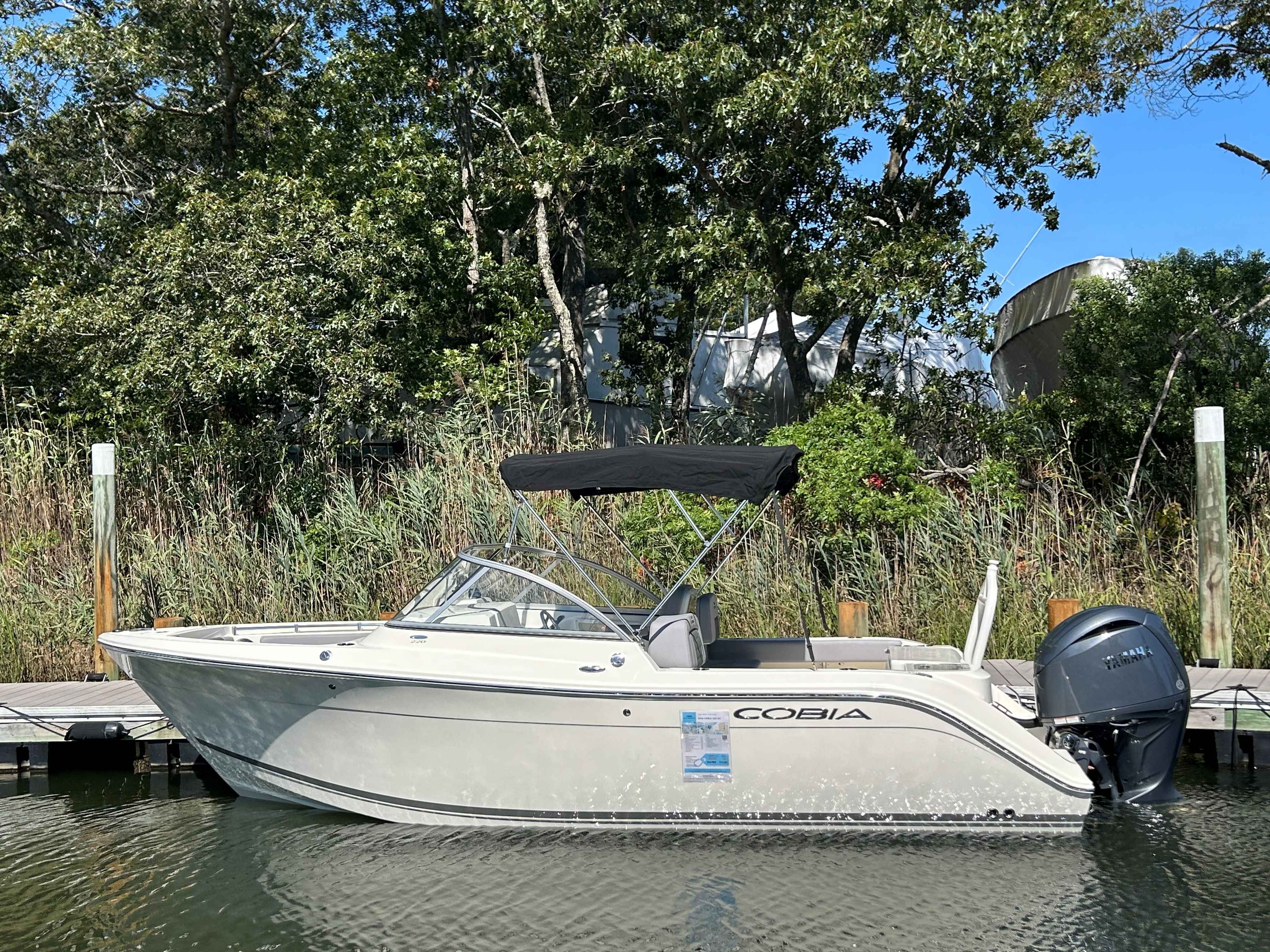 2026 Cobia 220 DC0