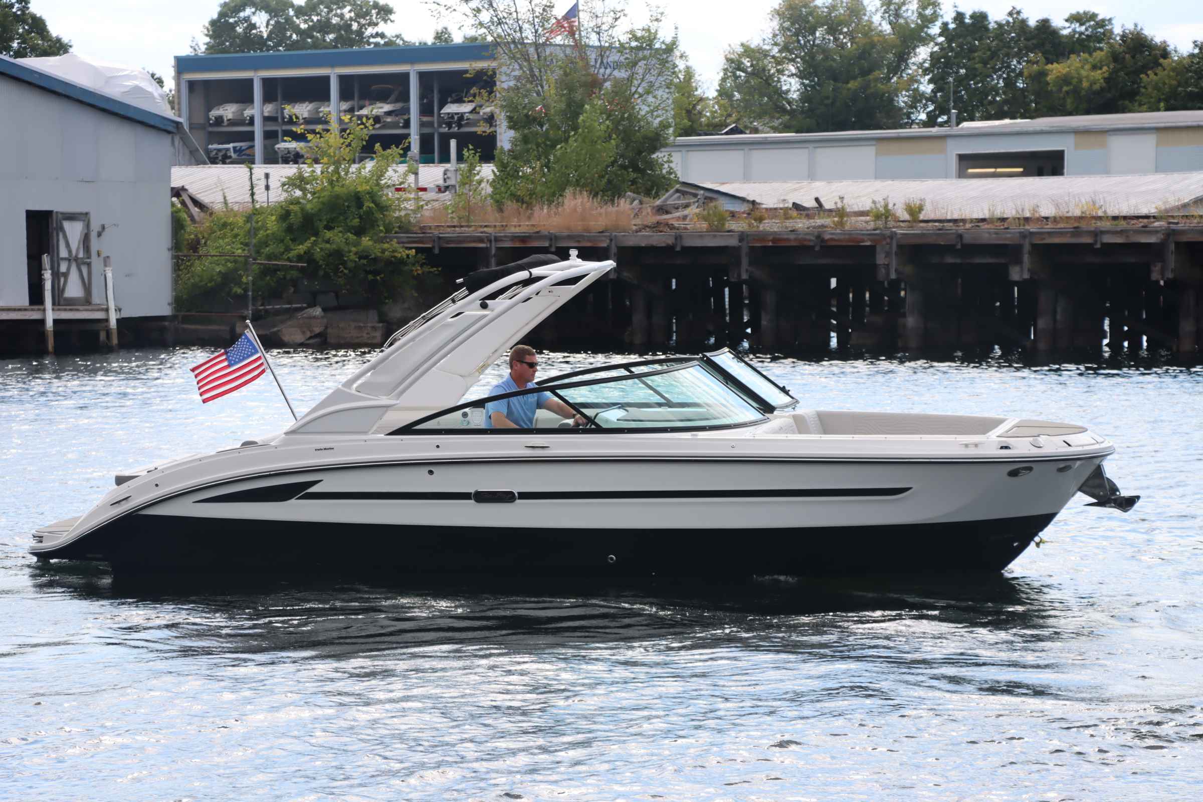 2025 SEA RAY 270SDS0