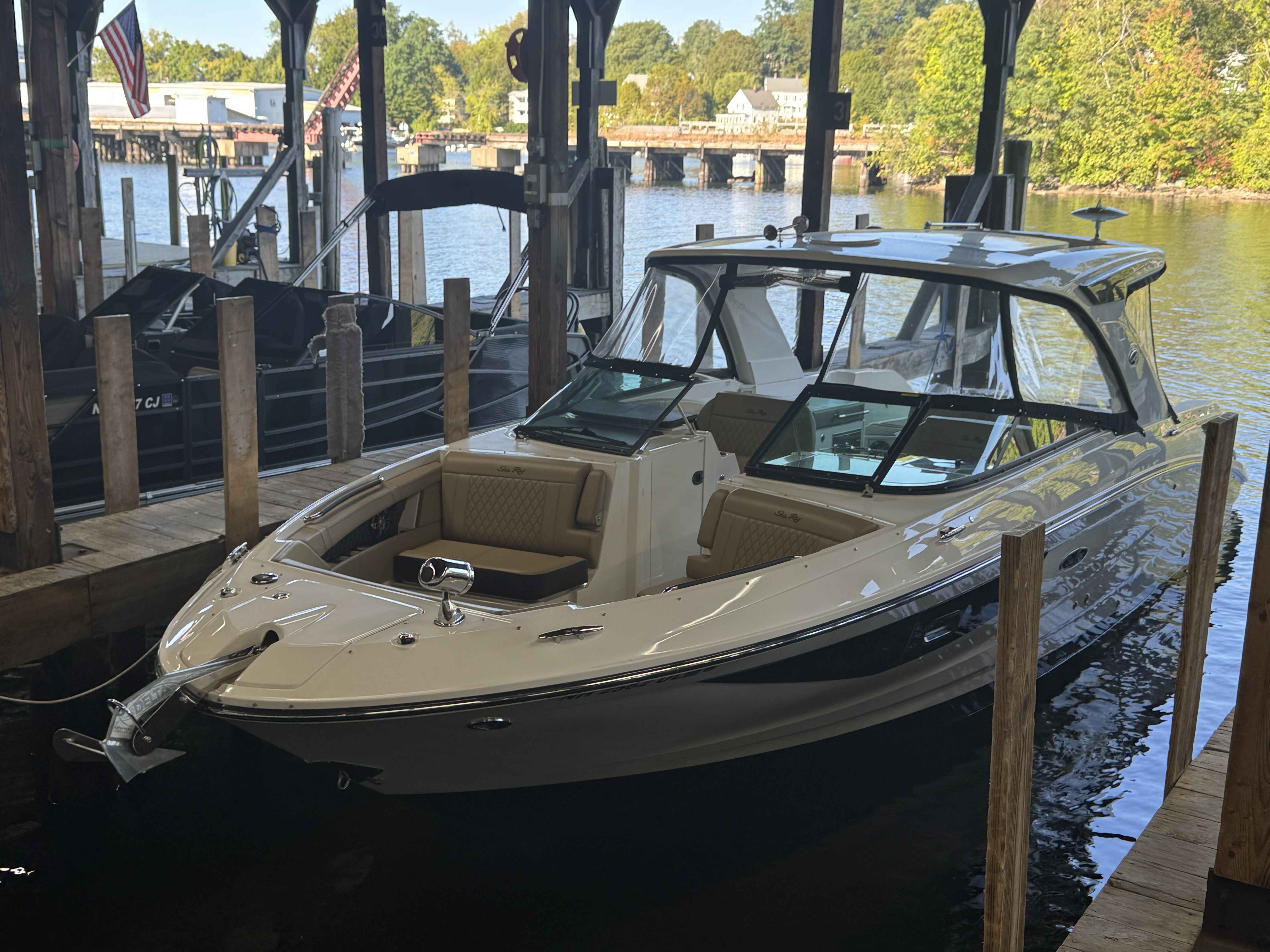 2020 SEA RAY 350SLX0